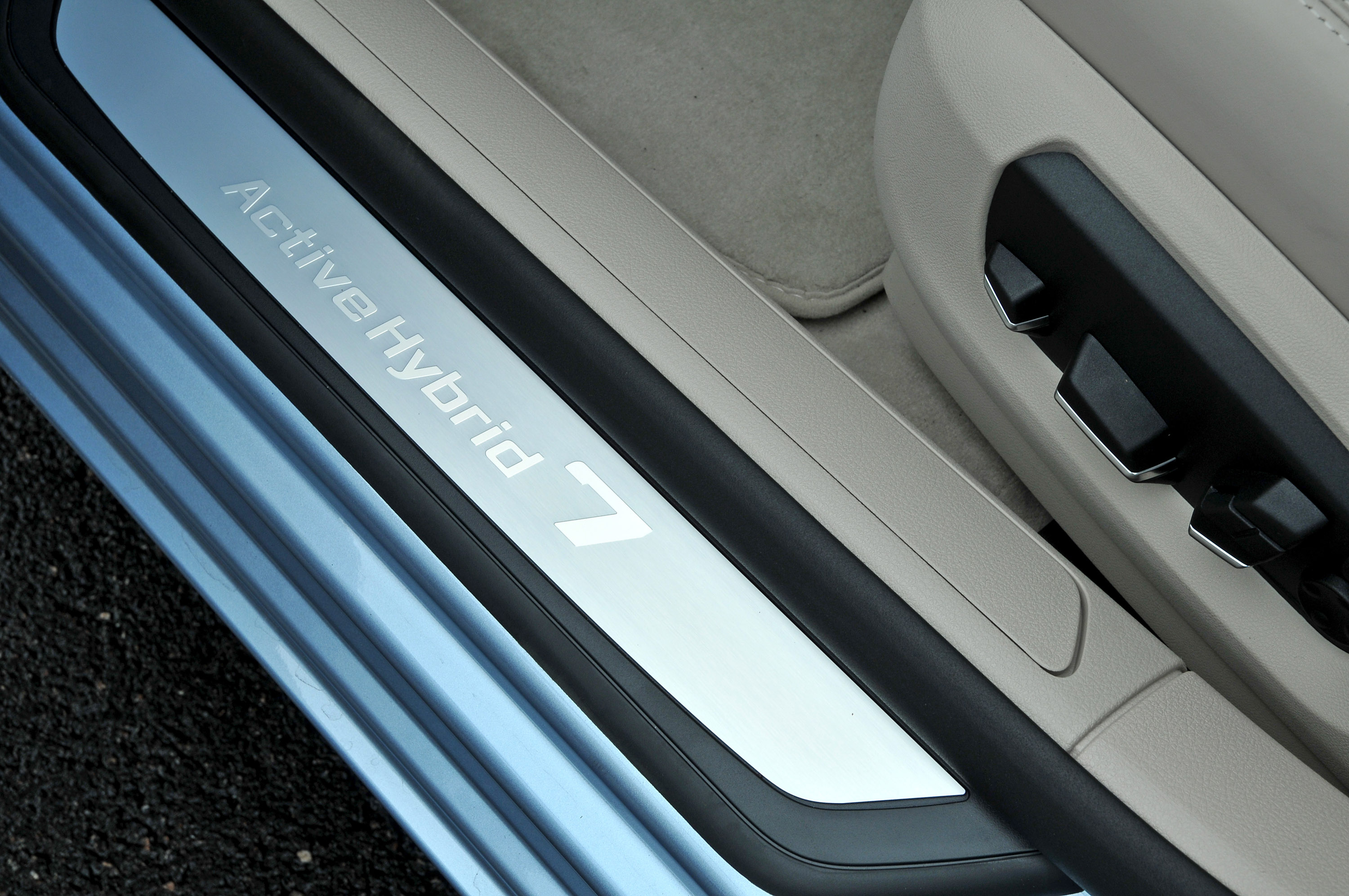 BMW ActiveHybrid 7 photo #25