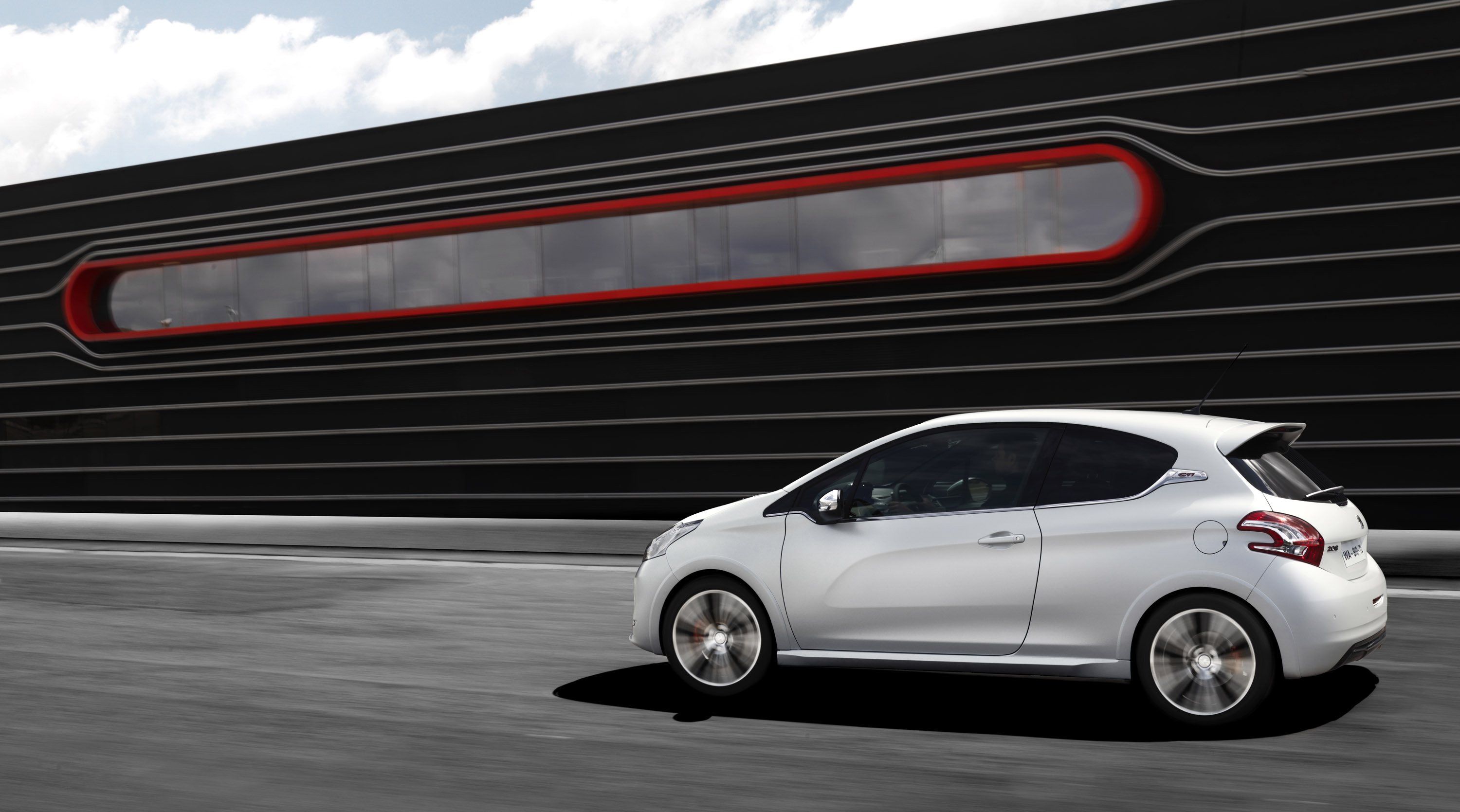 Peugeot 208 GTi photo #15