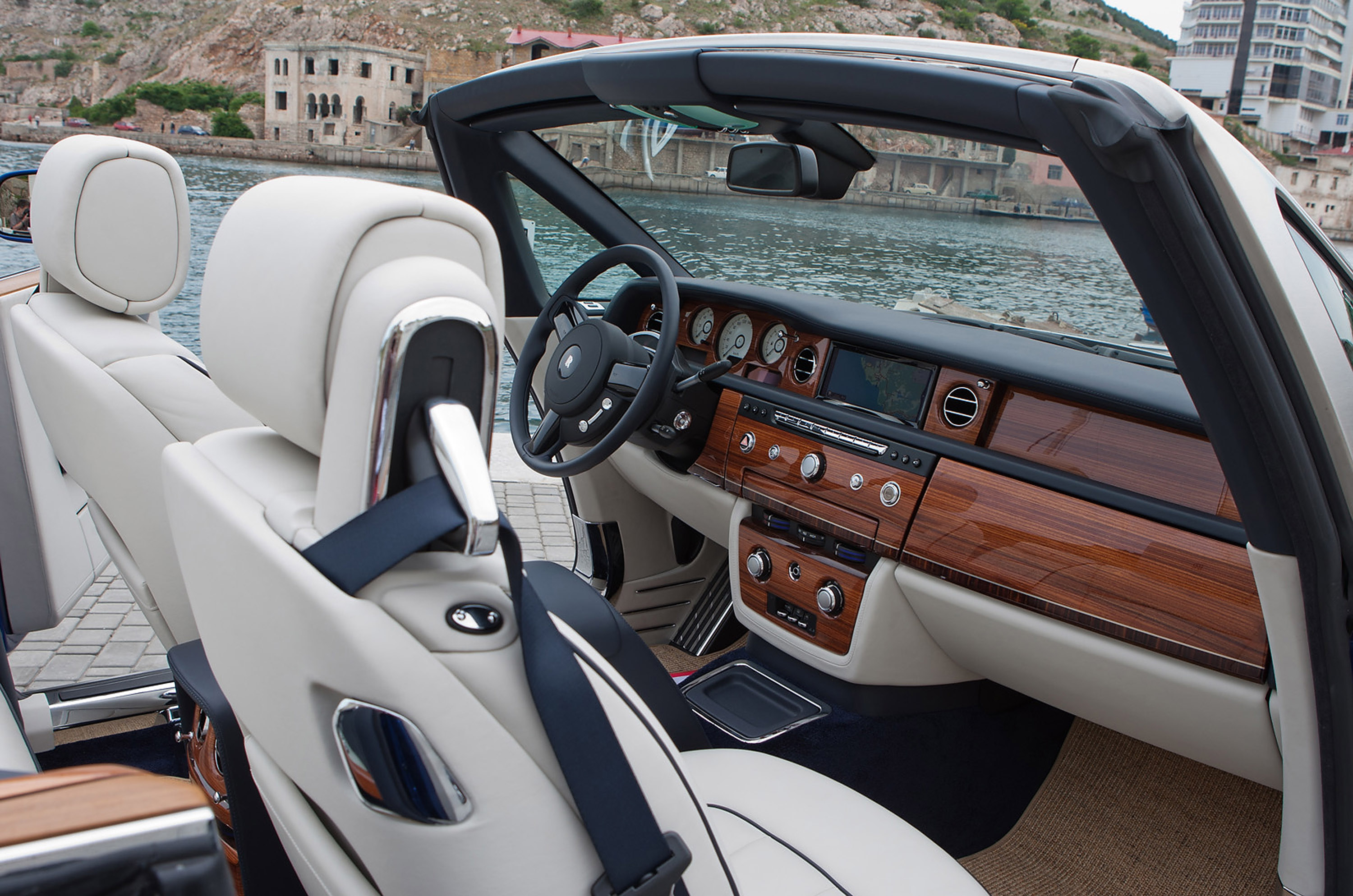 Rolls-Royce Phantom Series II photo #70