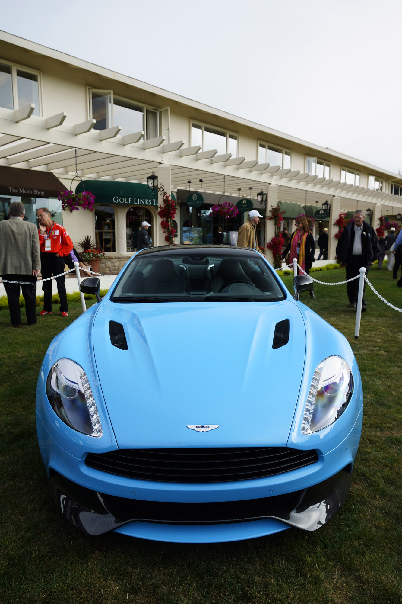 Aston Martin Vanquish photo #19