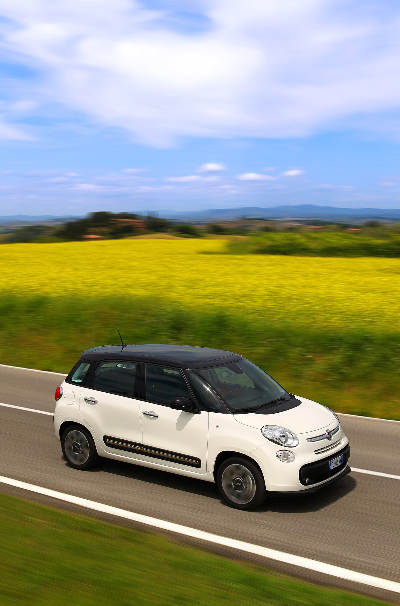 Fiat 500L photo #17