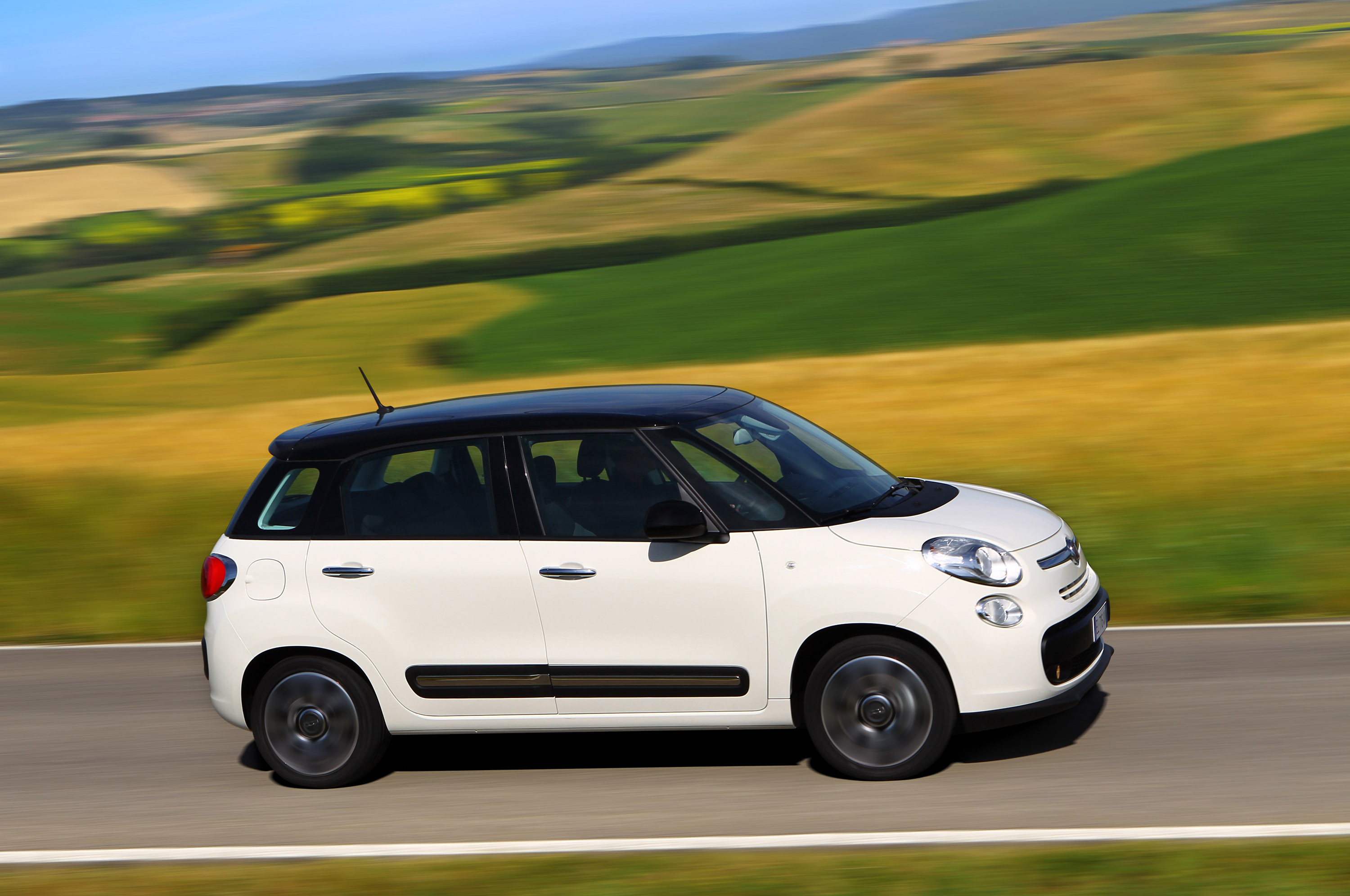 Fiat 500L photo #28