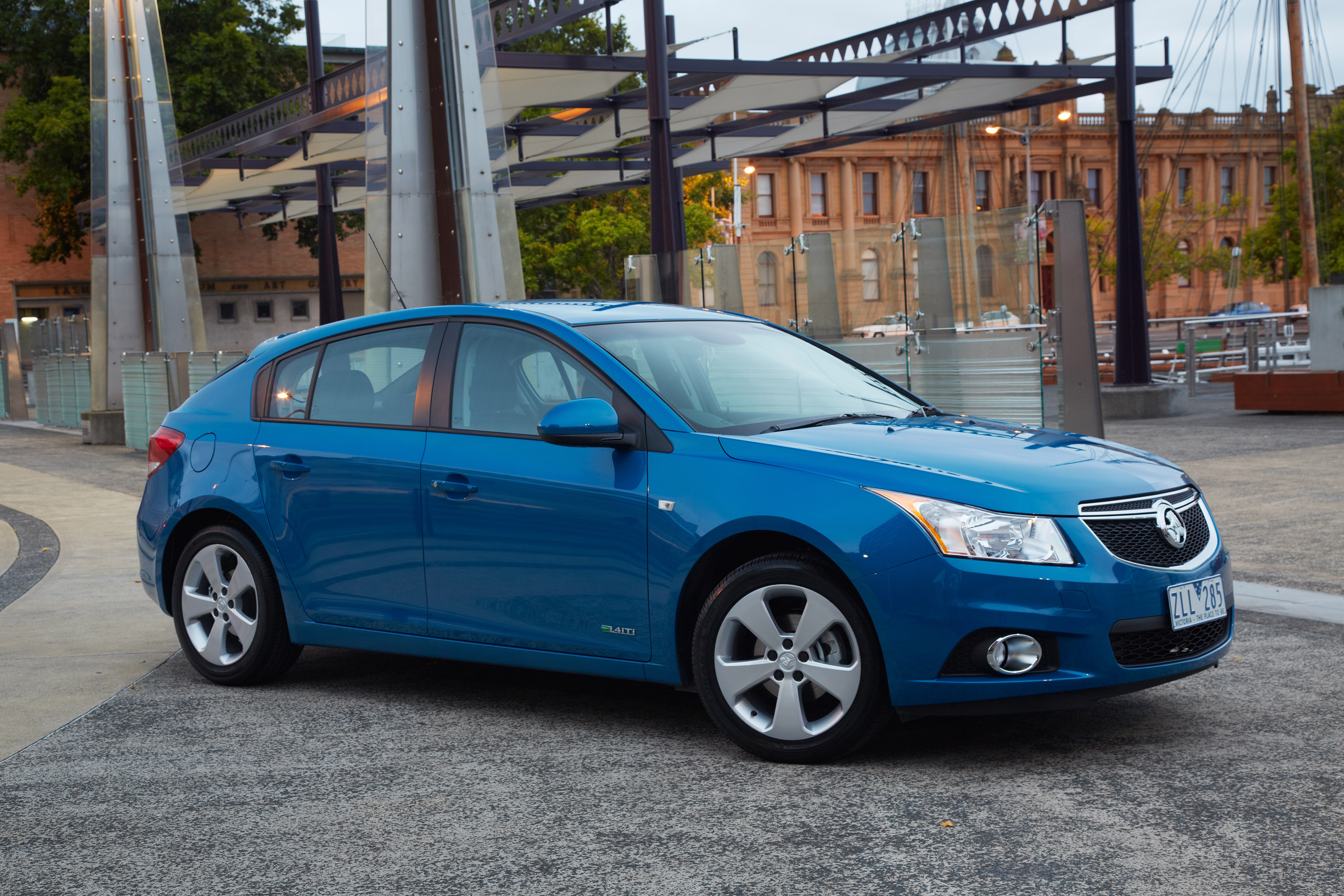 Holden Cruze photo #20