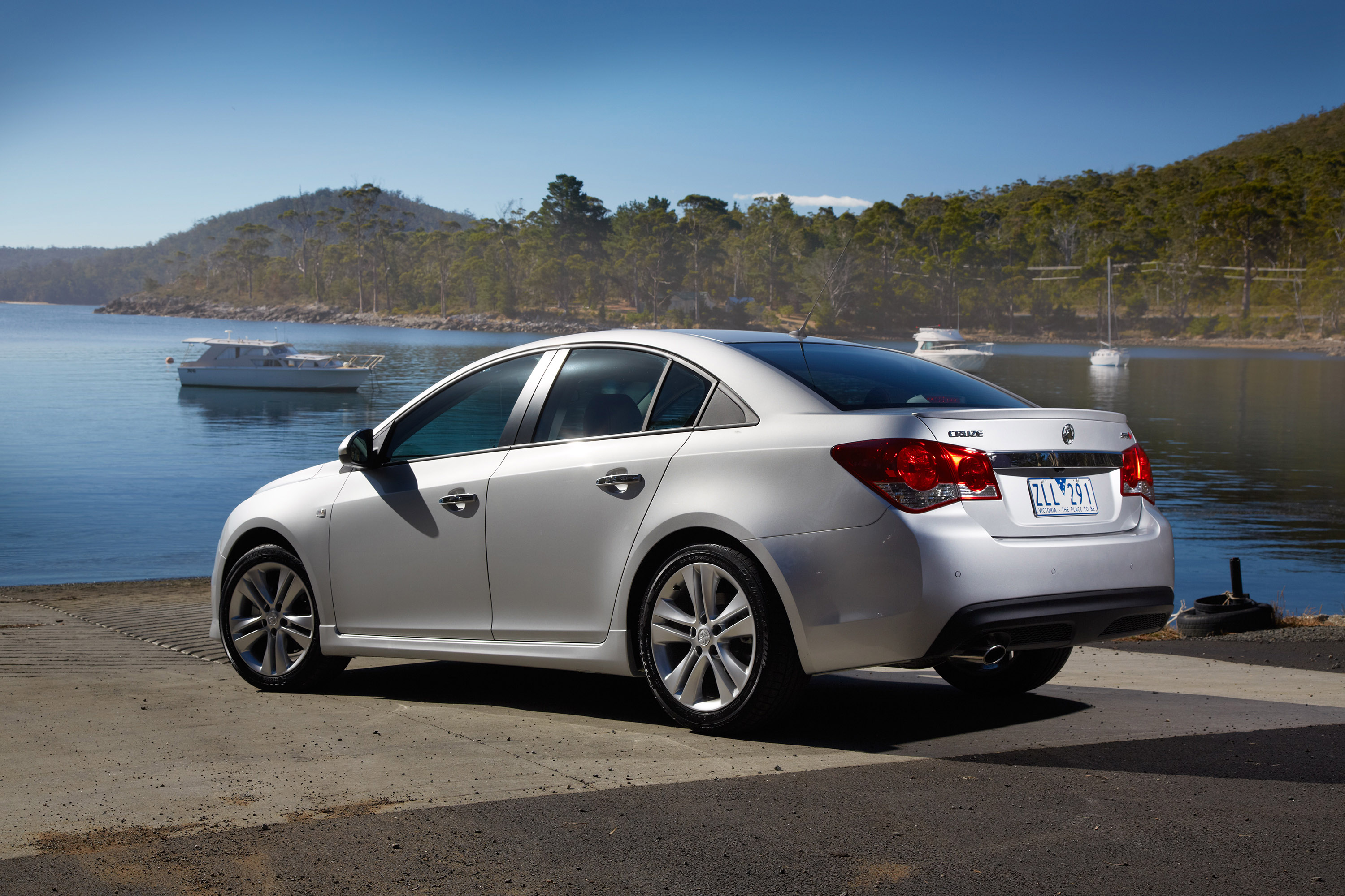 Holden Cruze photo #26