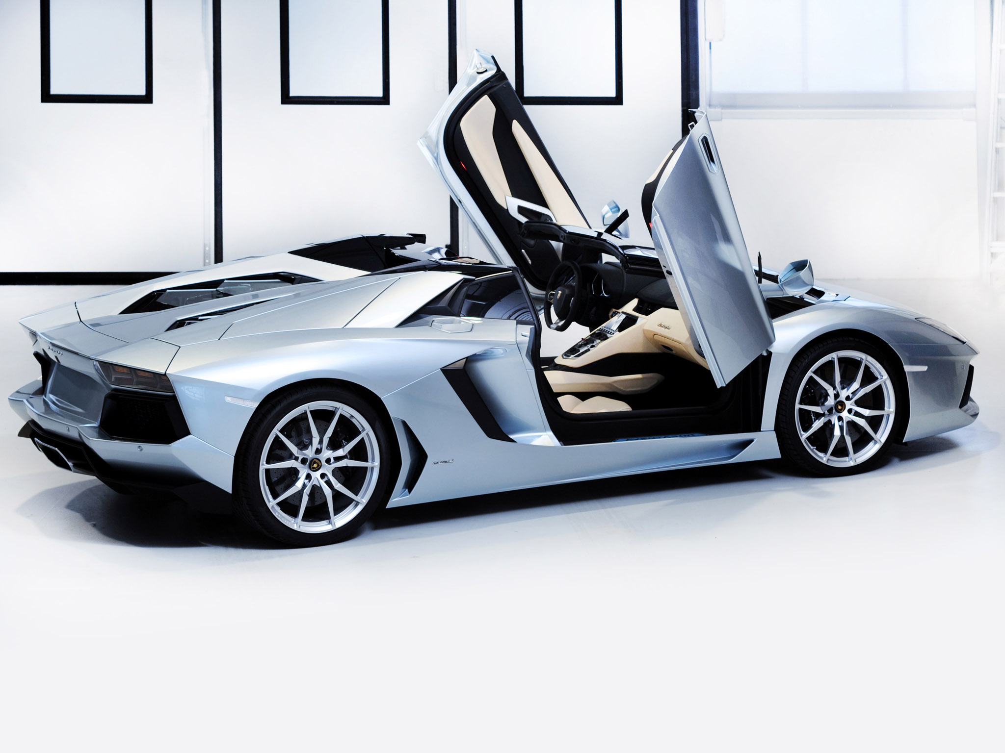 Lamborghini Aventador LP700-4 Roadster photo #79