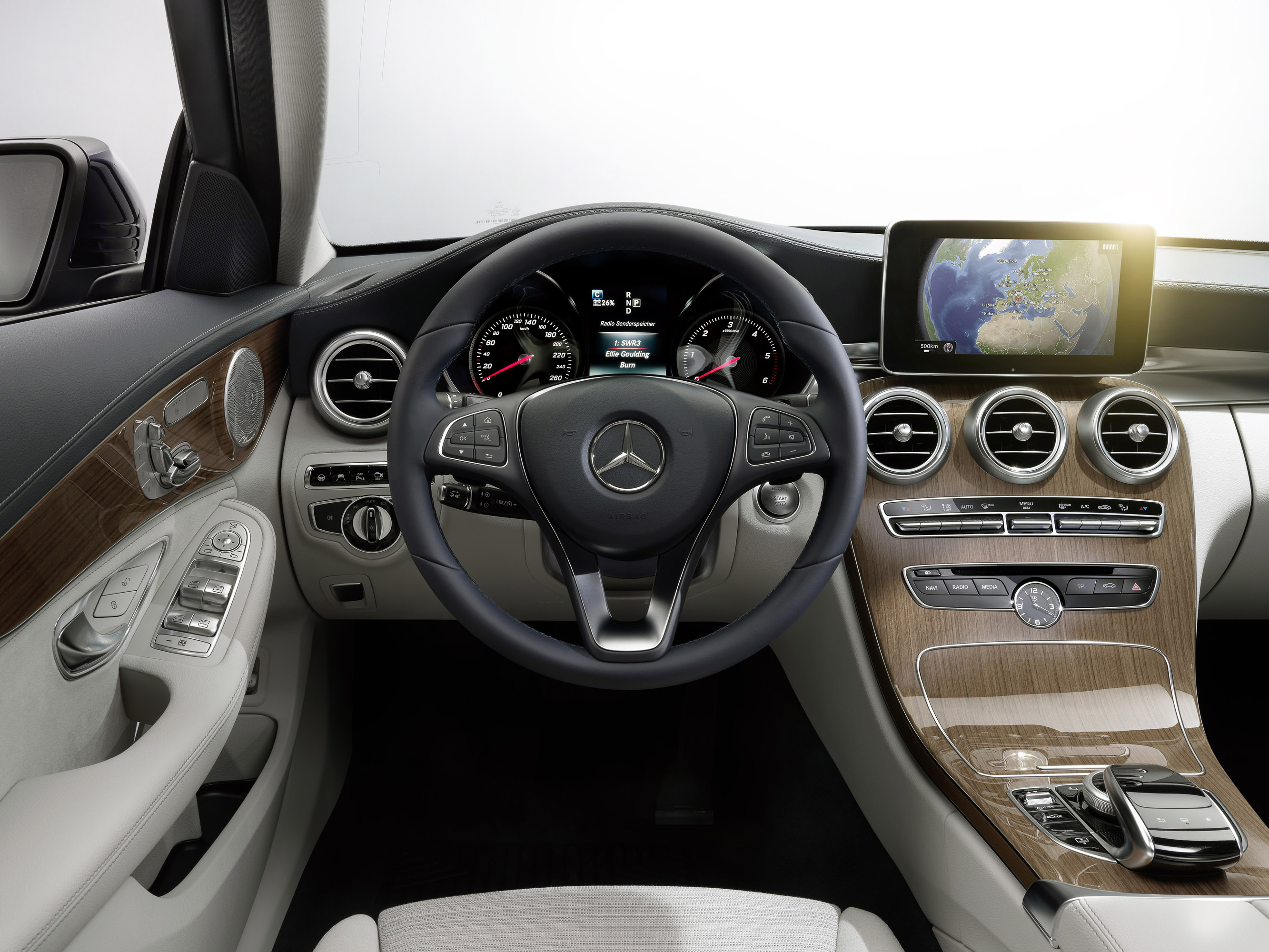 Mercedes-Benz C-Class photo #29