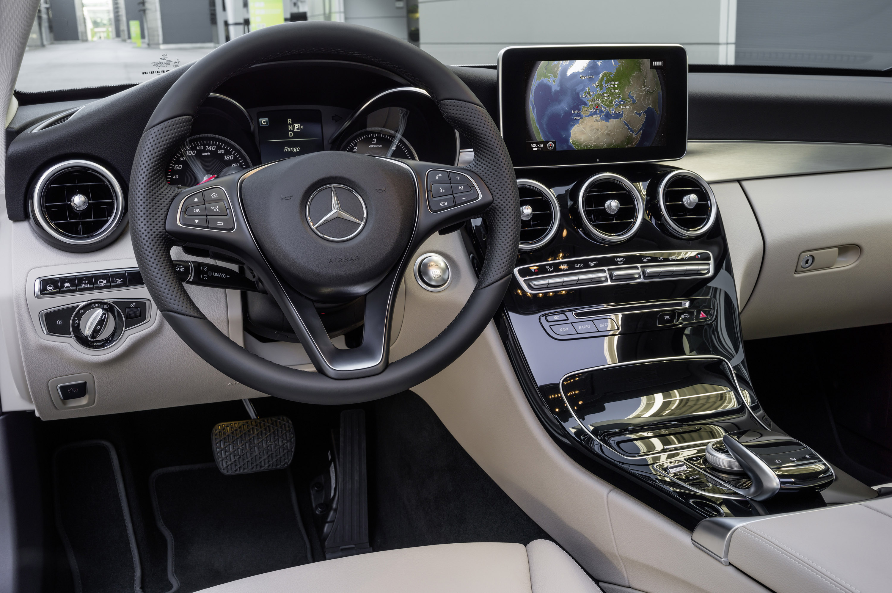 Mercedes-Benz C-Class photo #40