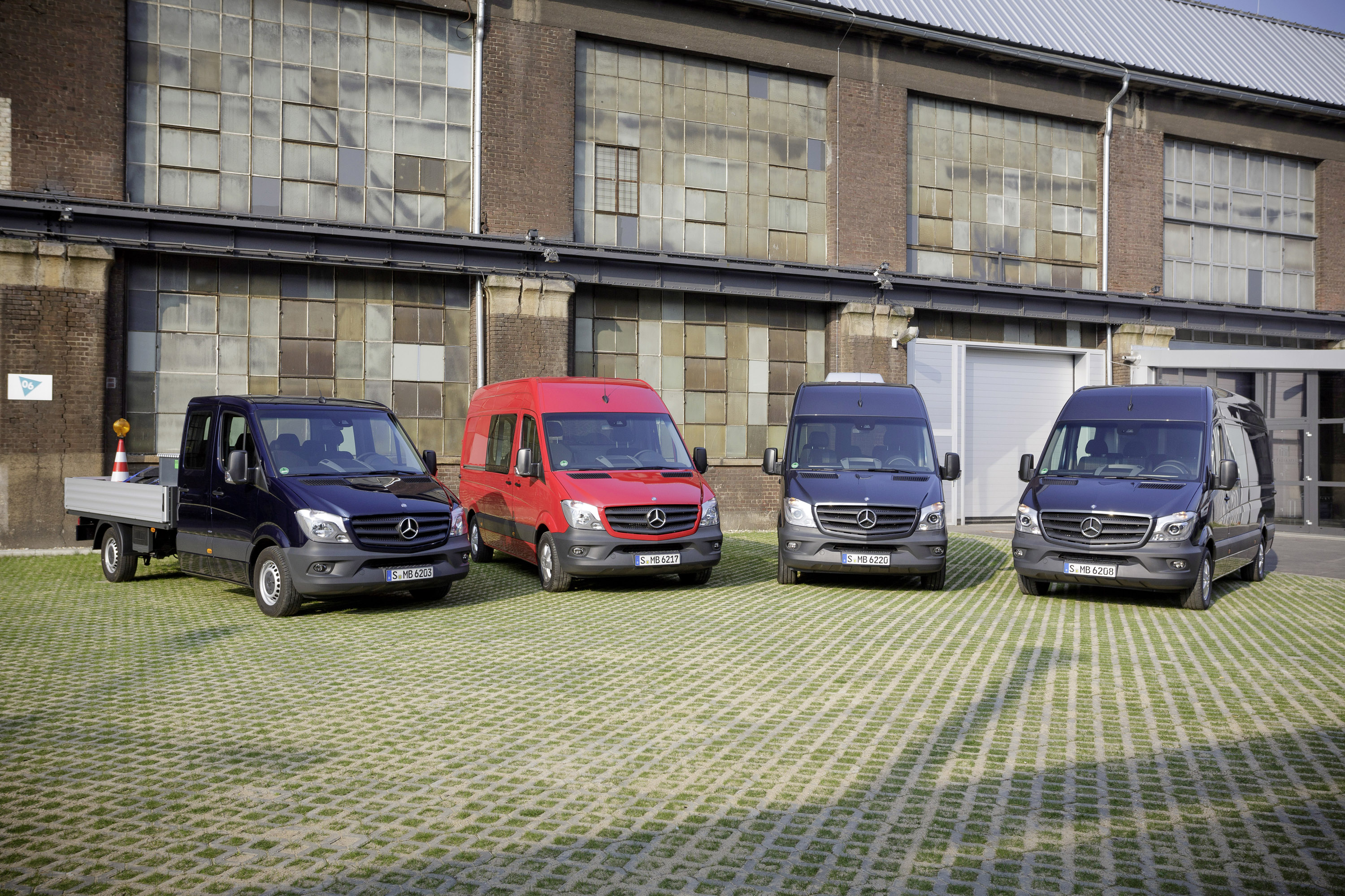 Mercedes-Benz Sprinter photo #16