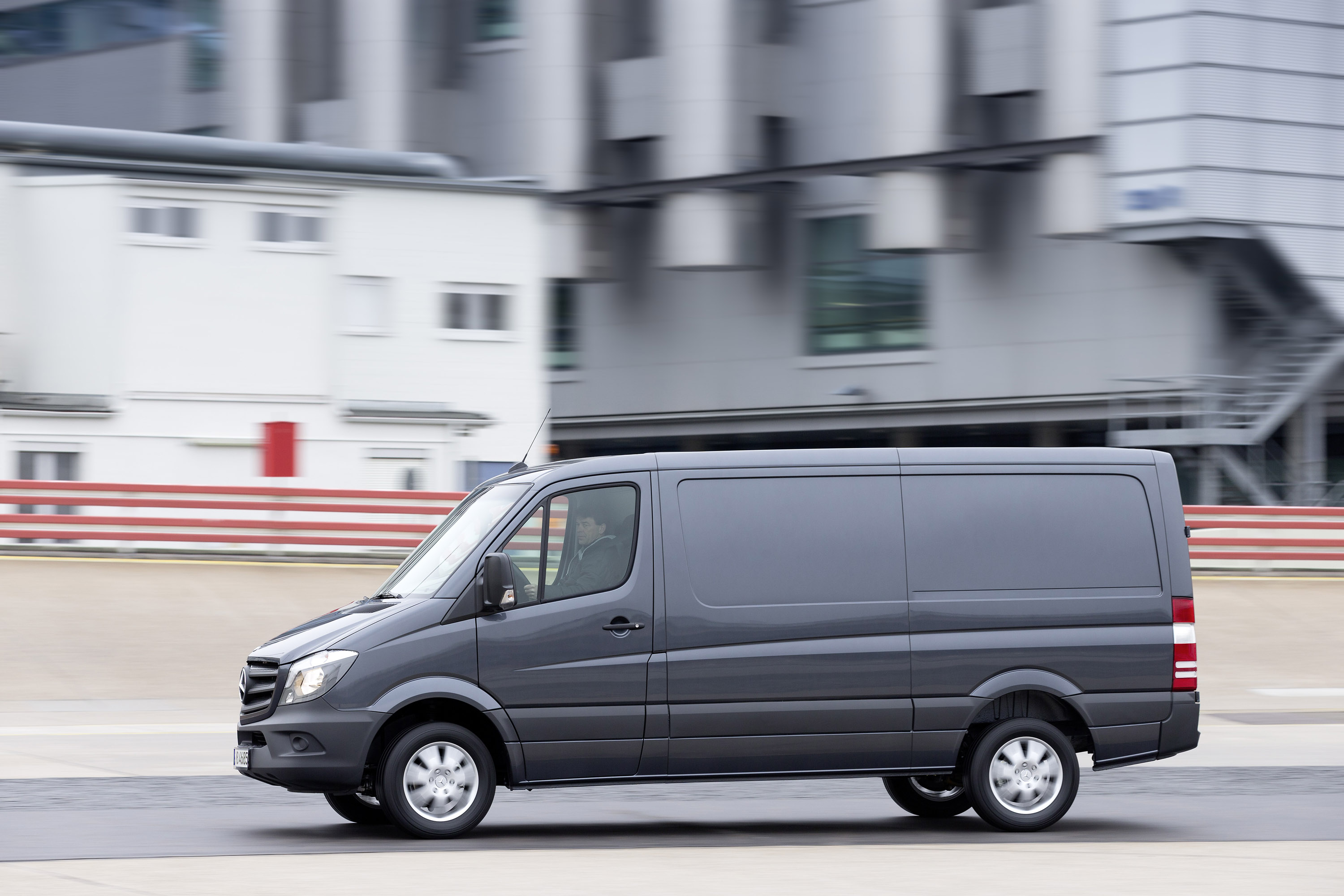 Mercedes-Benz Sprinter photo #28