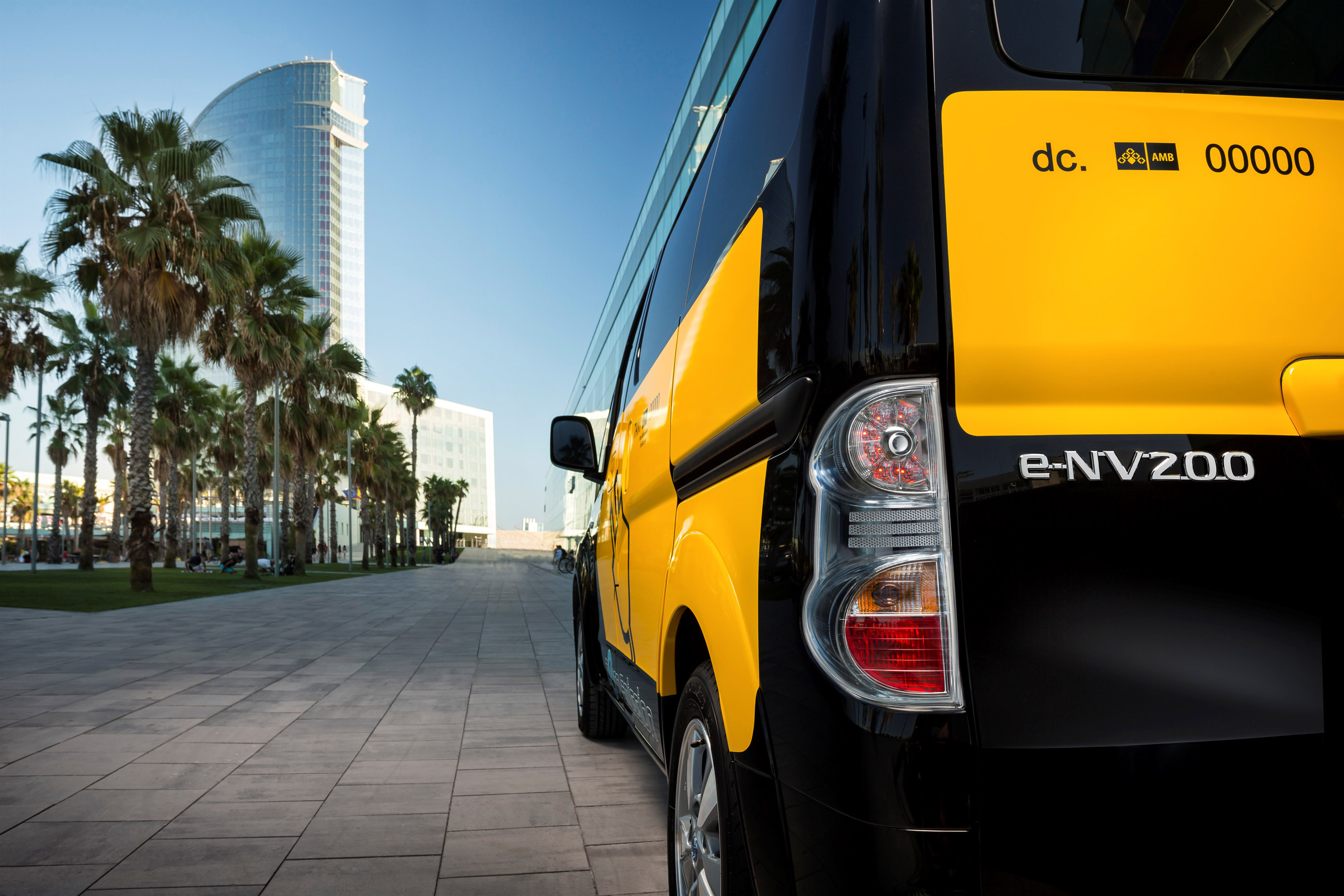 Nissan Electric Taxi photo #15