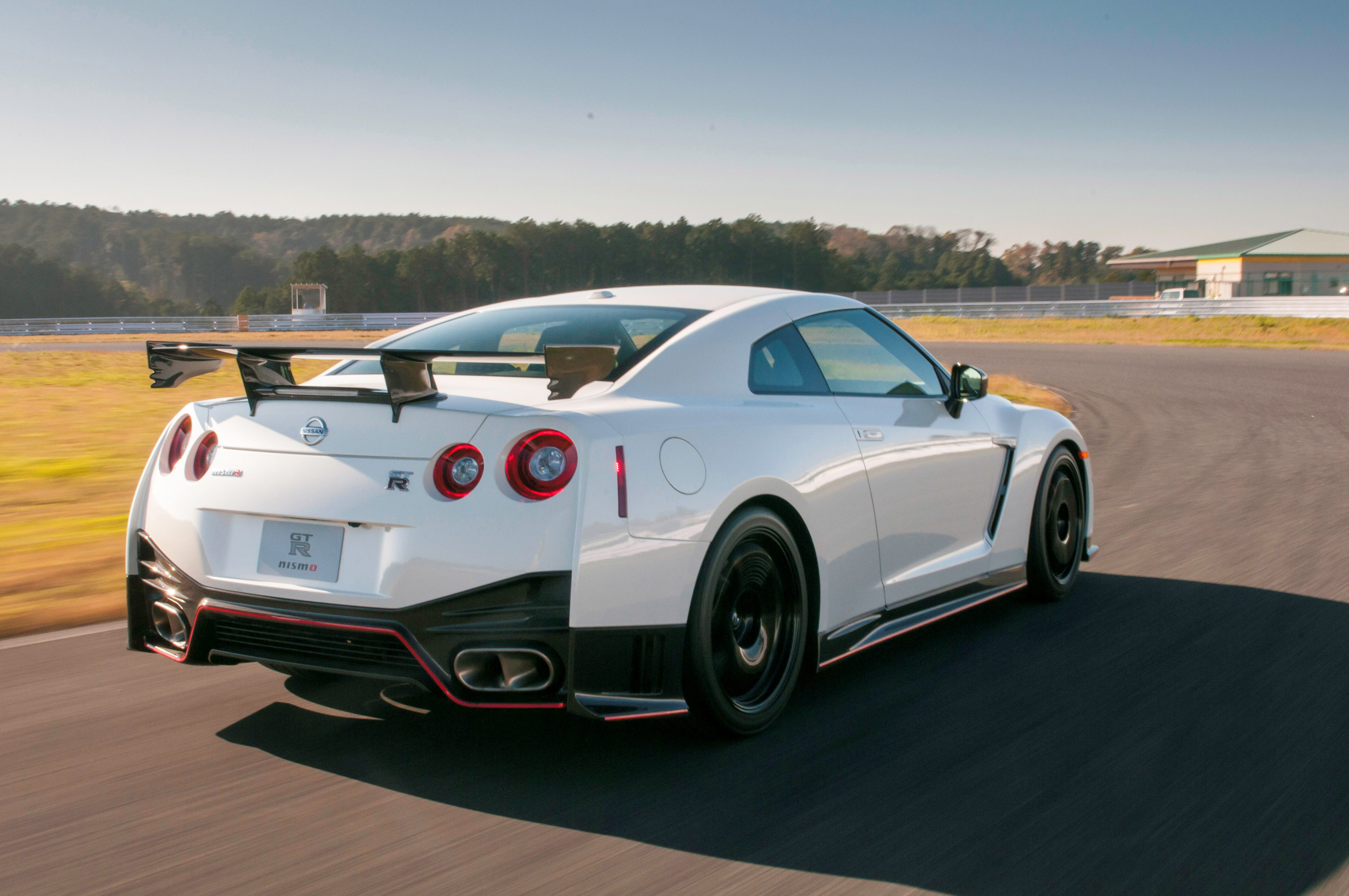 Nissan GT-R Nismo EU-Spec photo #15