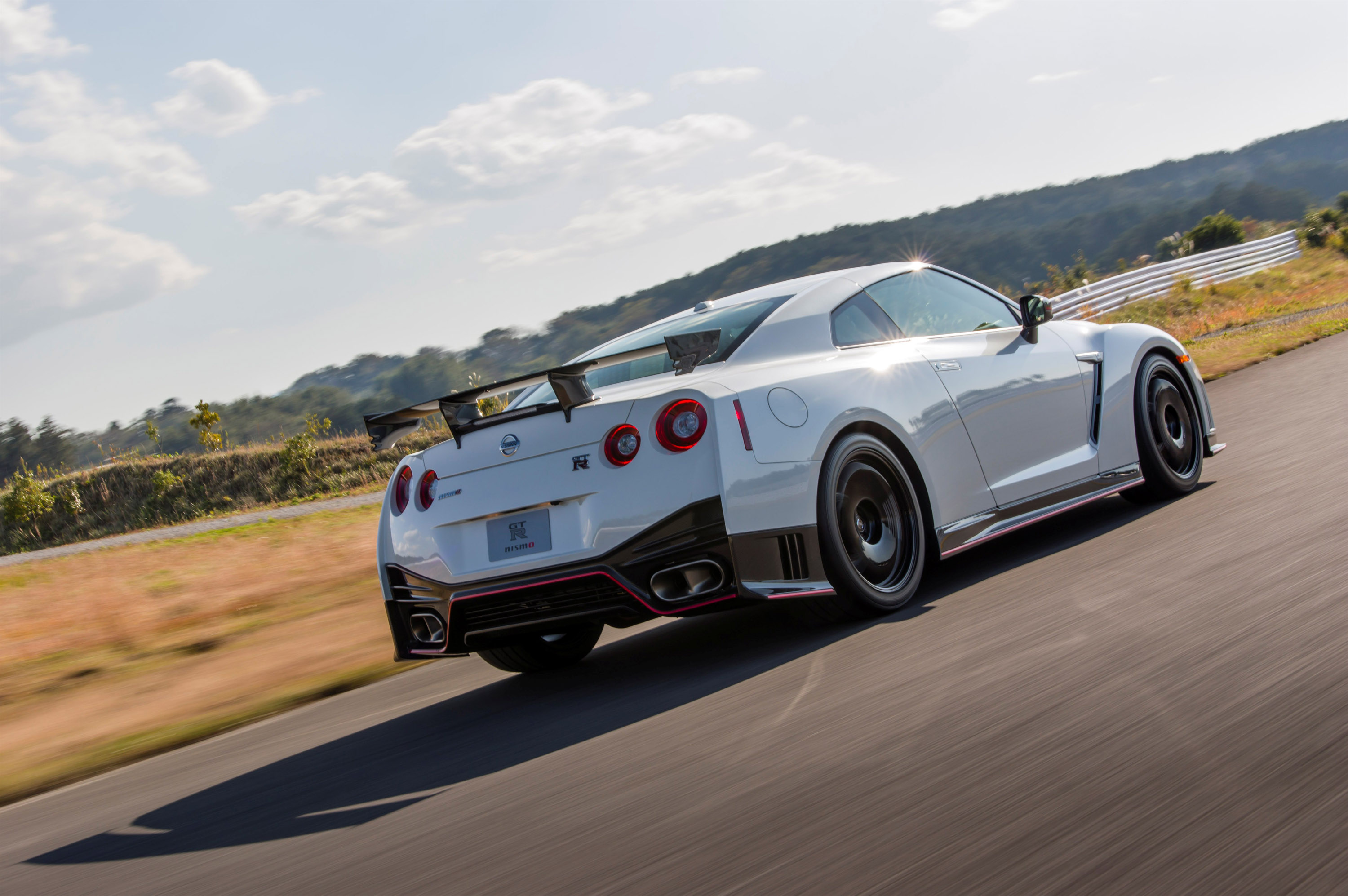 Nissan GT-R Nismo EU-Spec photo #17