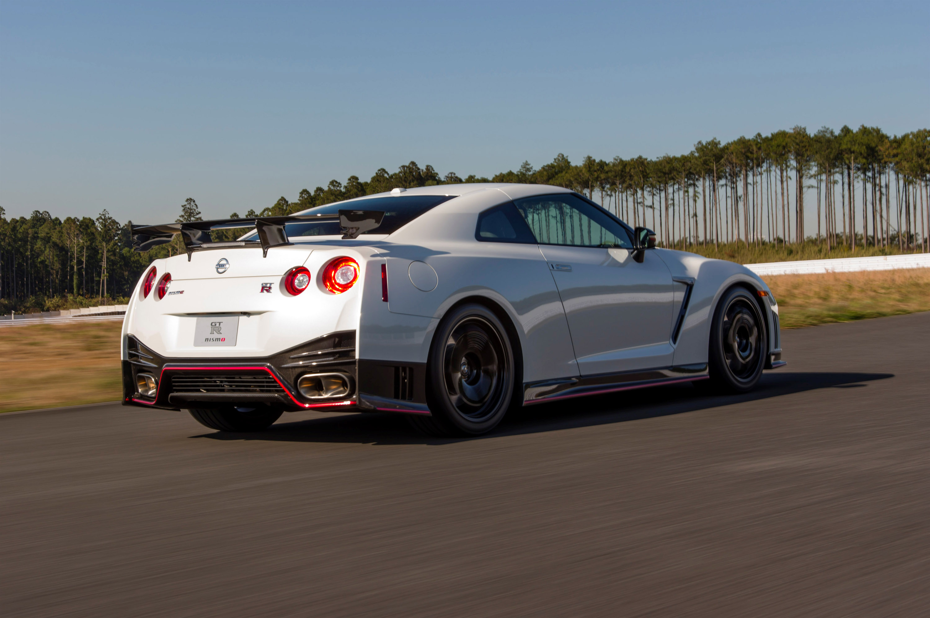 Nissan GT-R Nismo EU-Spec photo #18