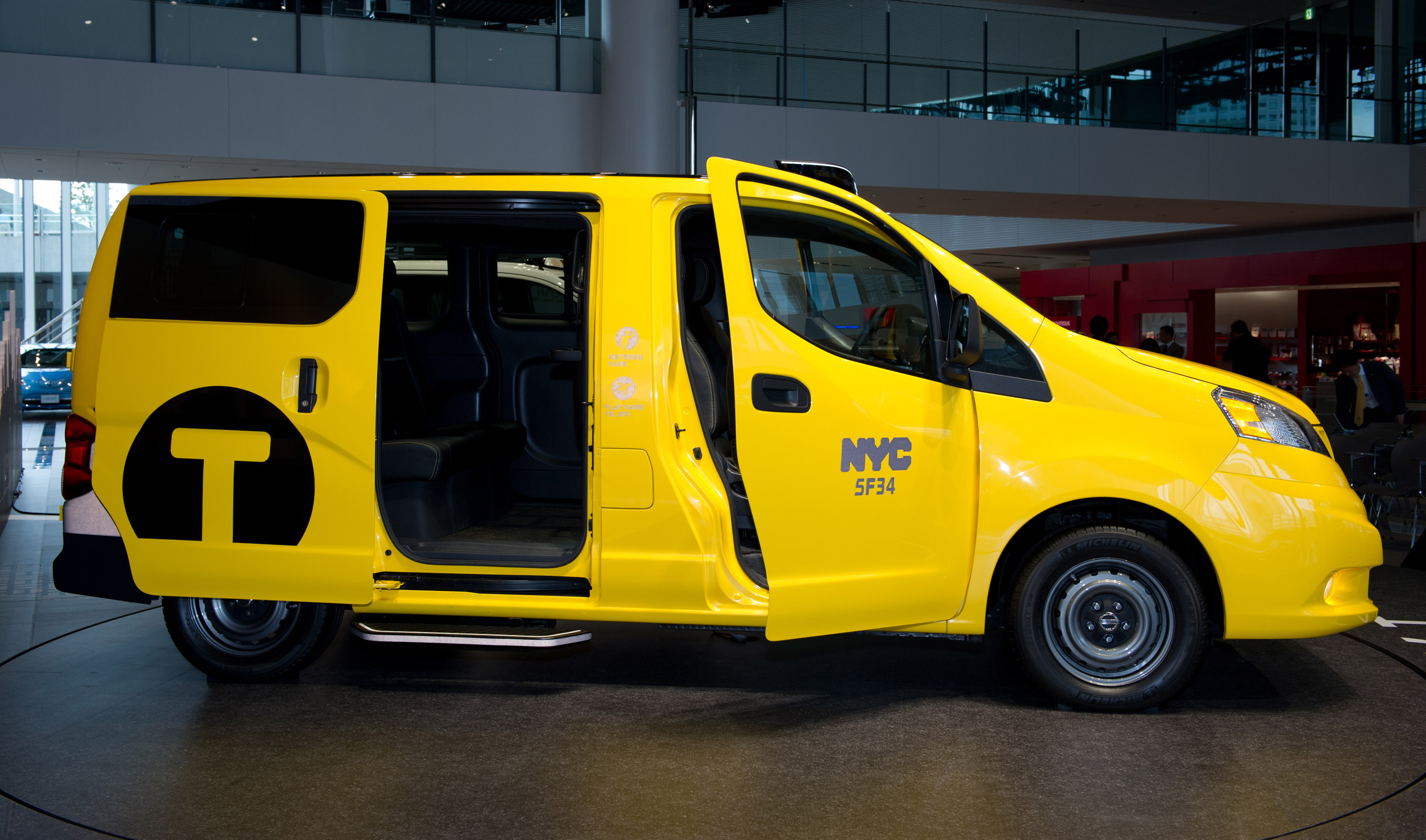 Nissan NV200 Taxi photo #15