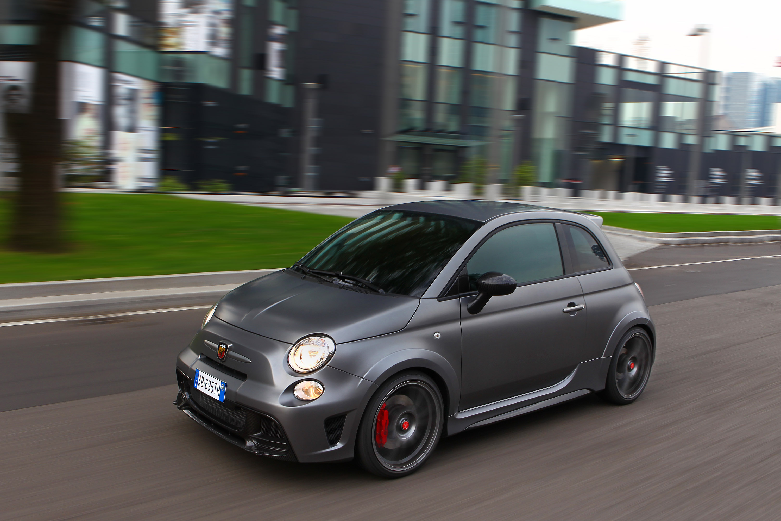 Abarth 695 Biposto photo #16