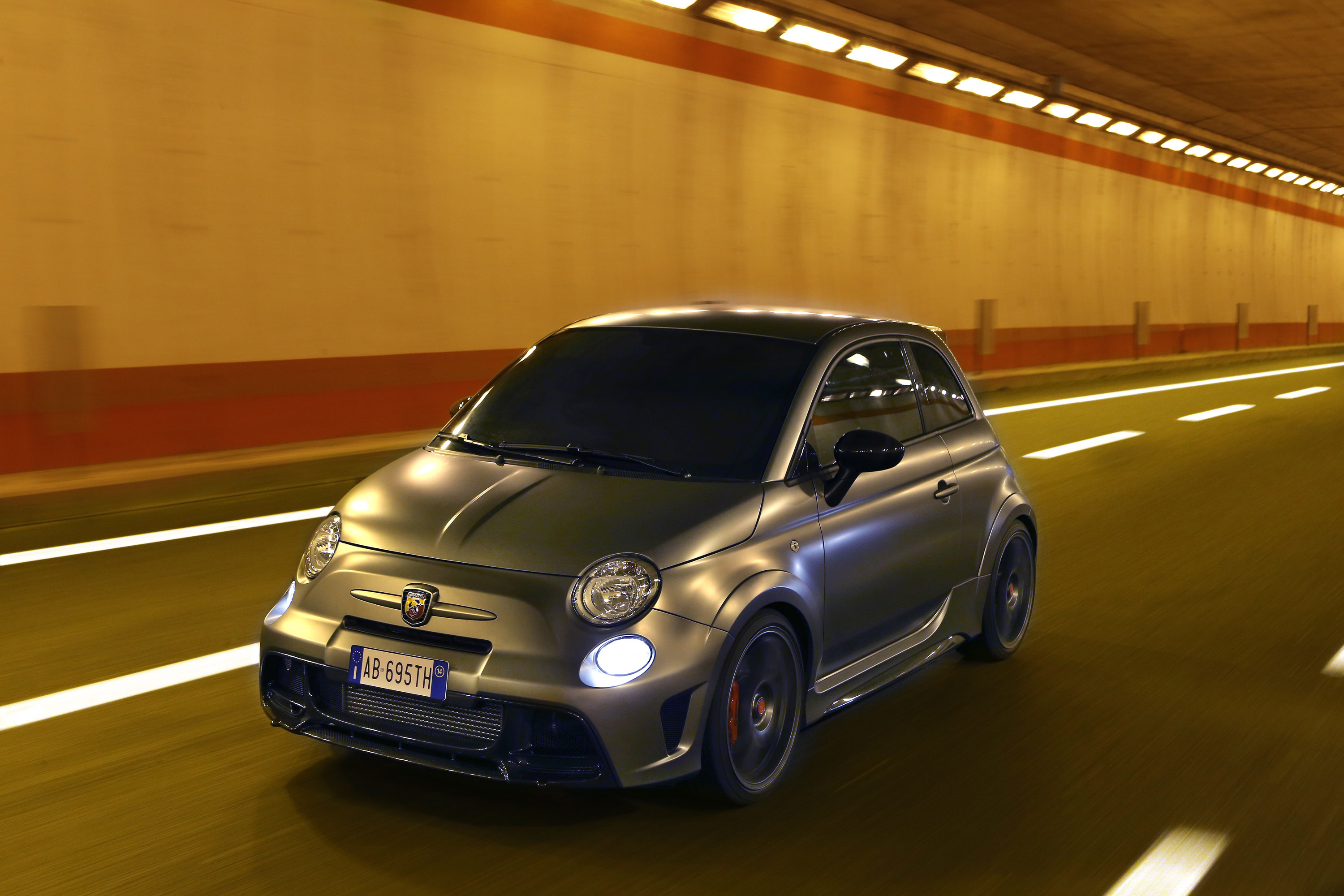 Abarth 695 Biposto photo #25