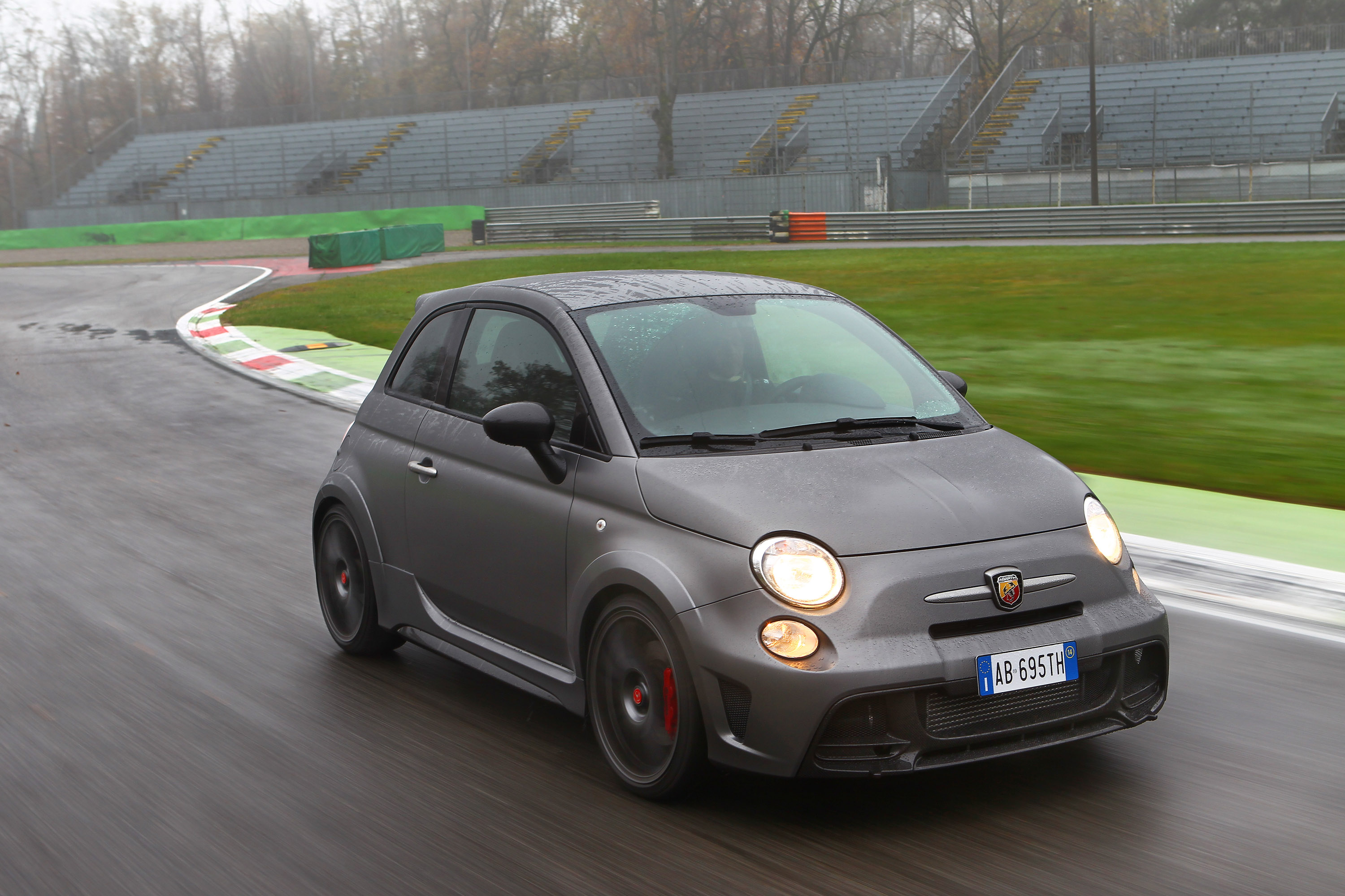 Abarth 695 Biposto photo #28