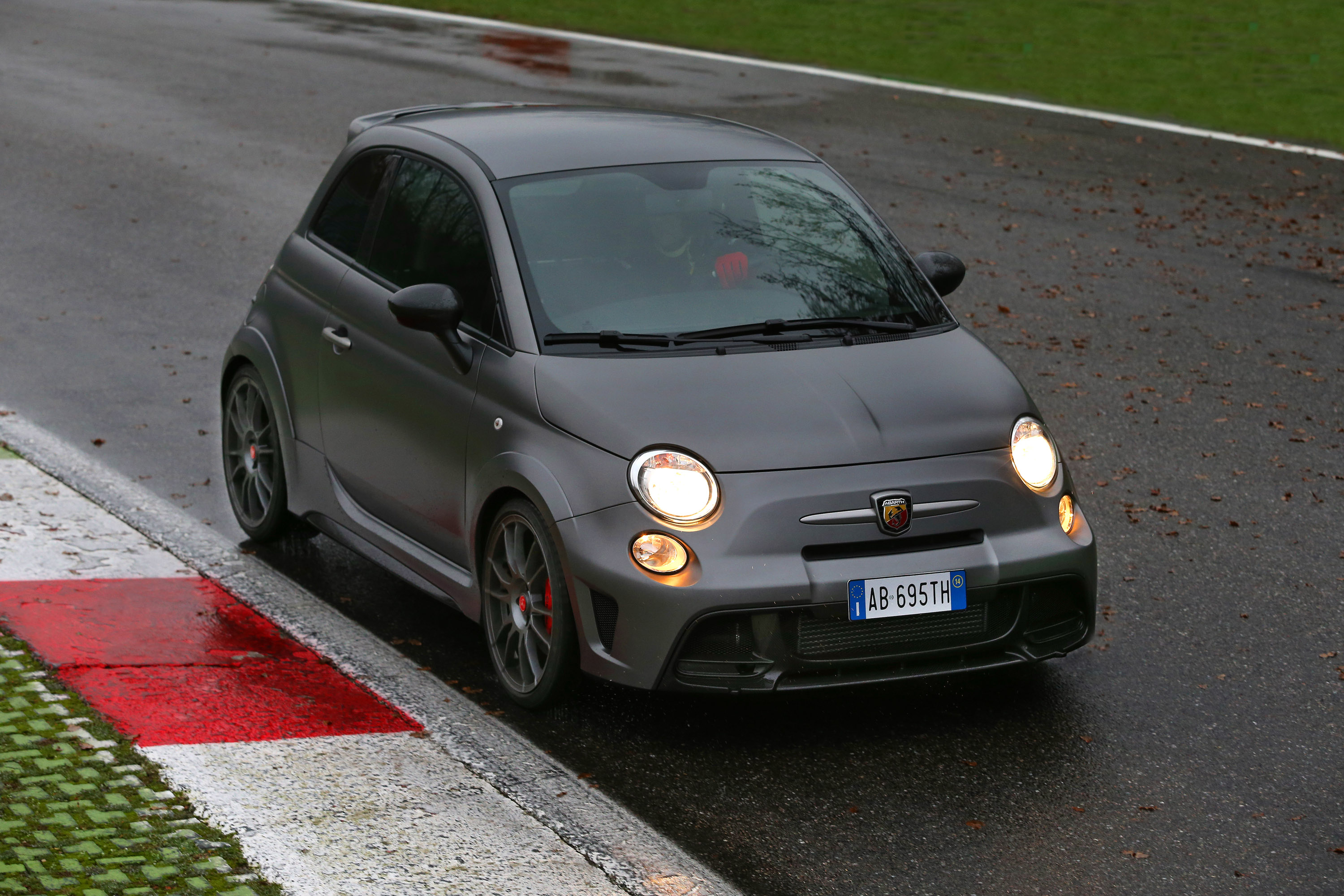 Abarth 695 Biposto photo #30