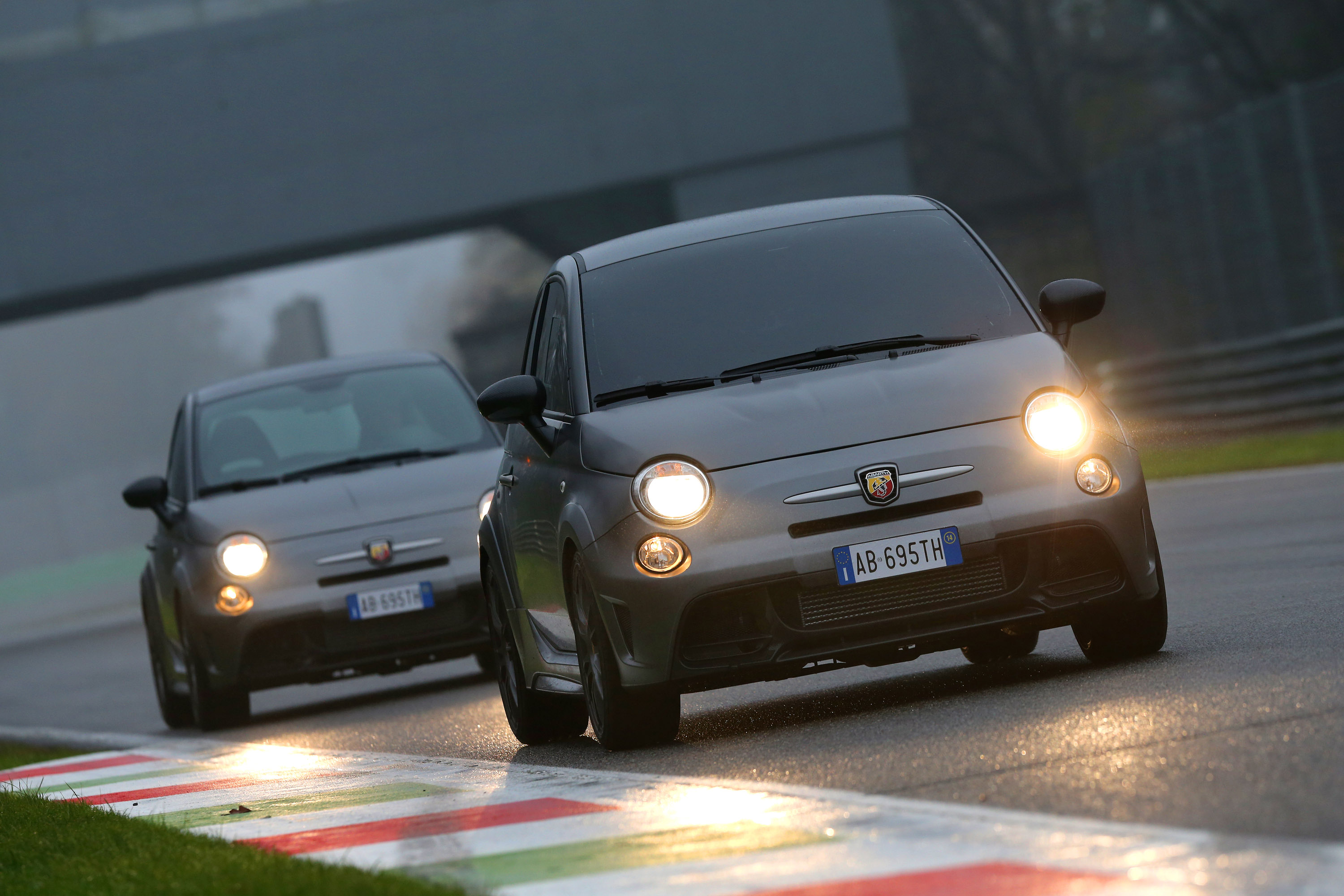 Abarth 695 Biposto photo #31