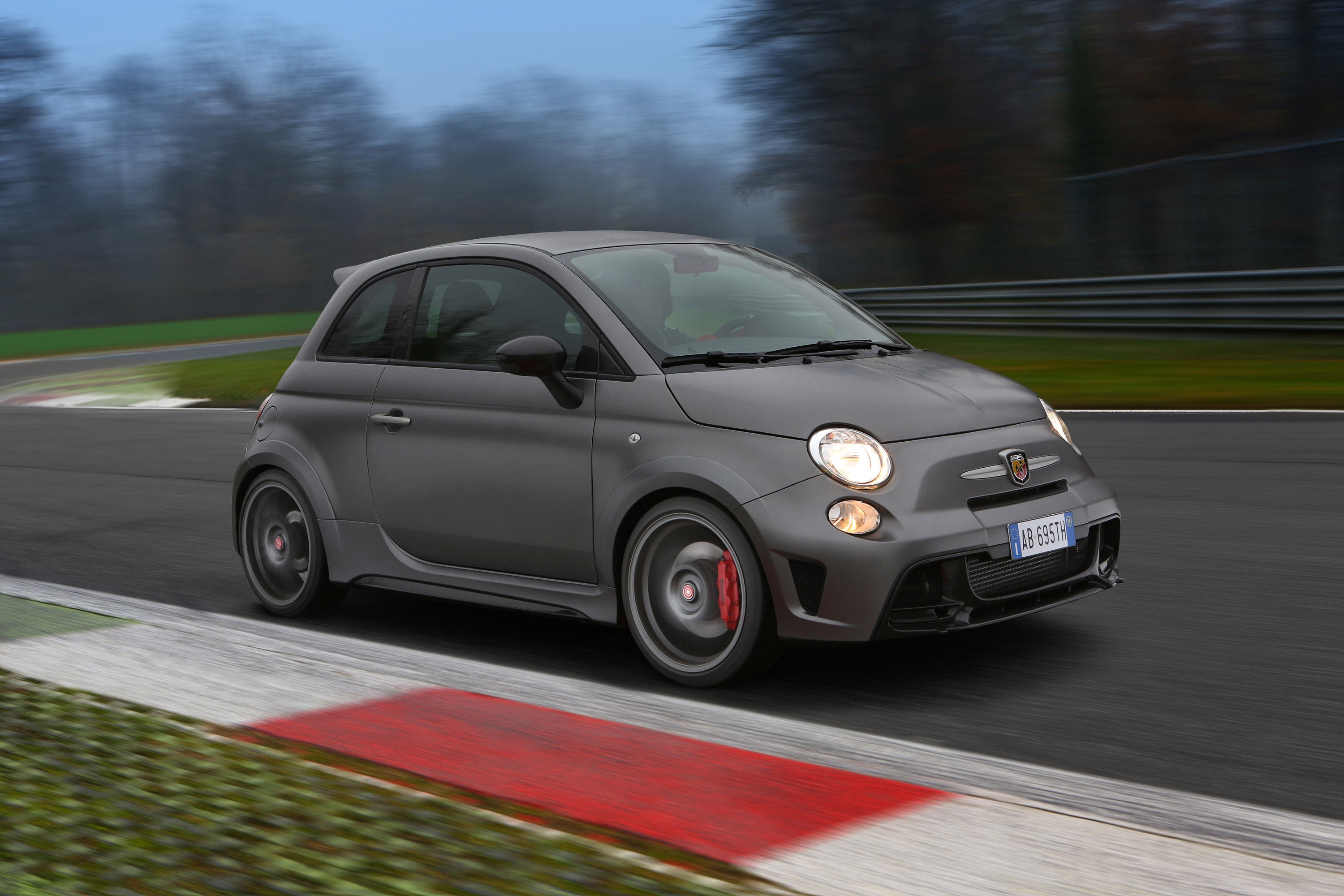 Abarth 695 Biposto photo #32