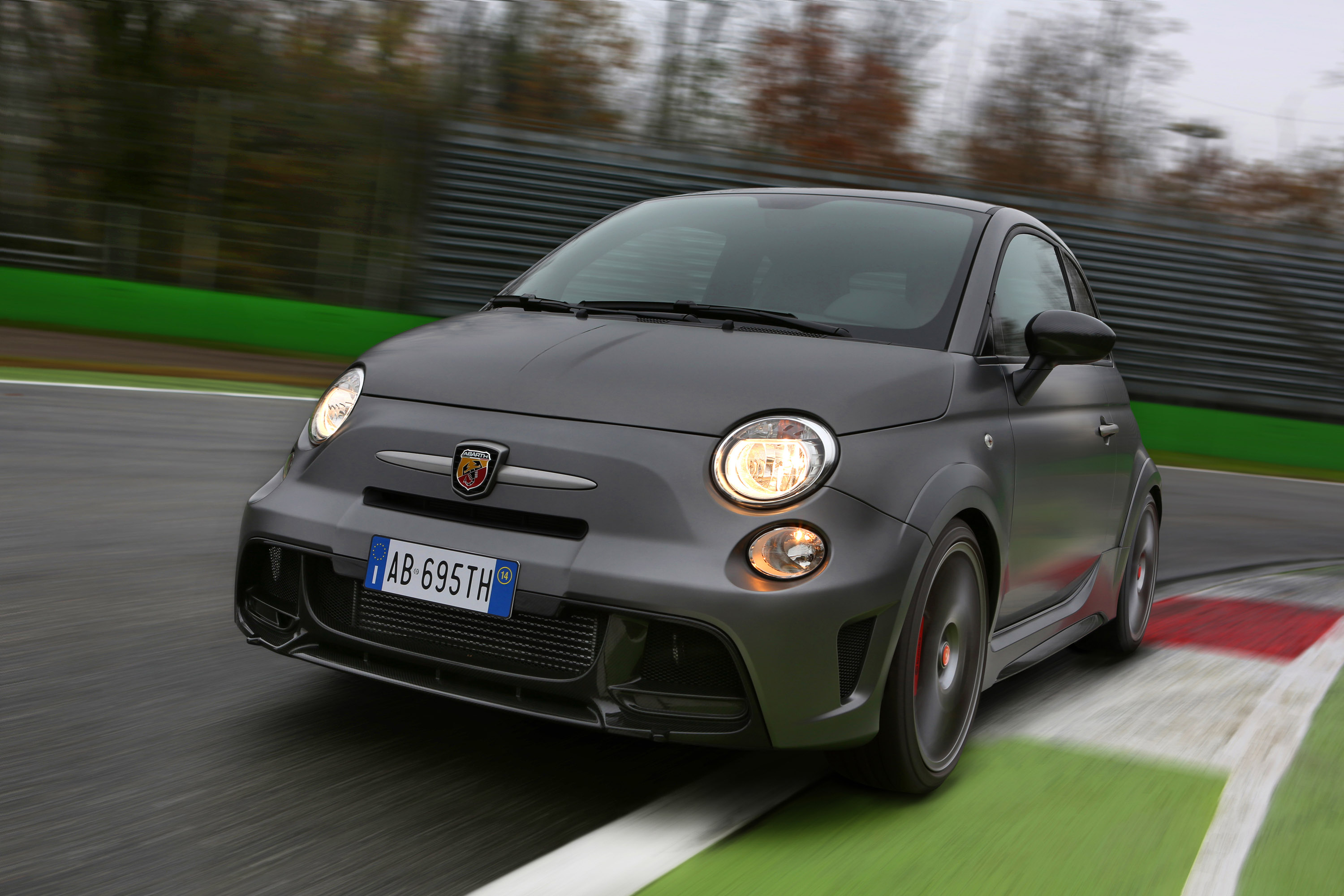 Abarth 695 Biposto photo #33