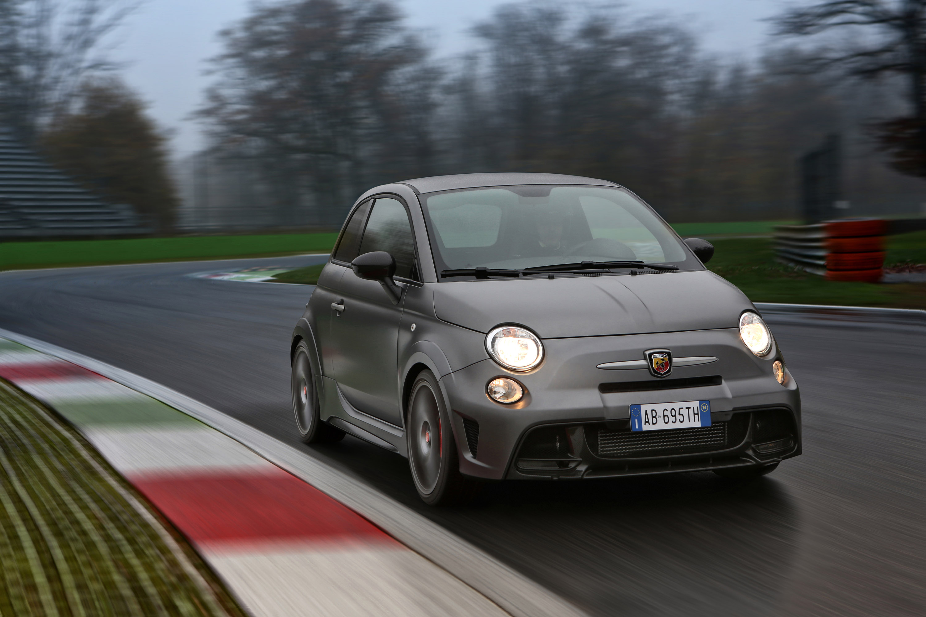 Abarth 695 Biposto photo #34