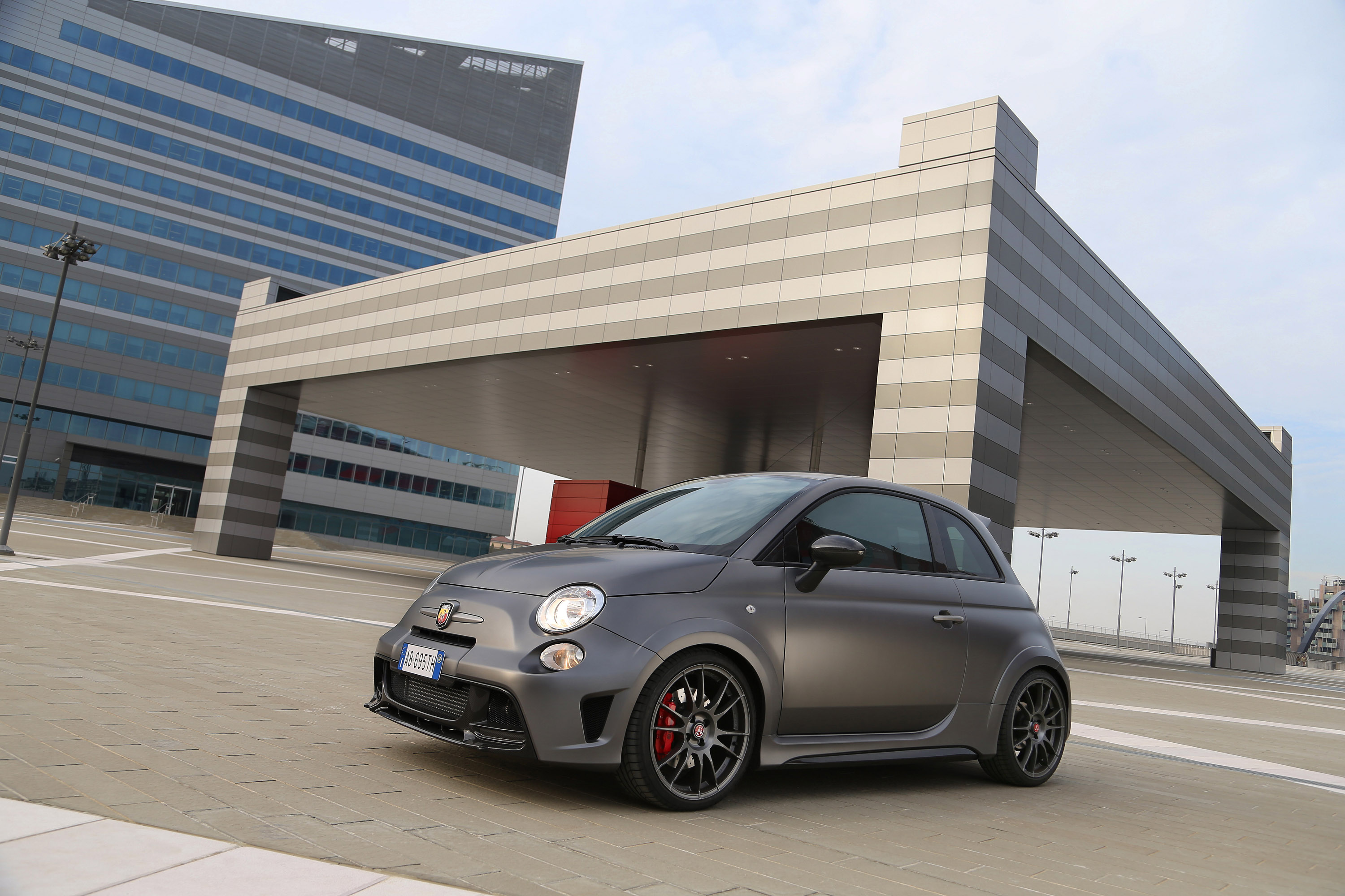 Abarth 695 Biposto photo #35