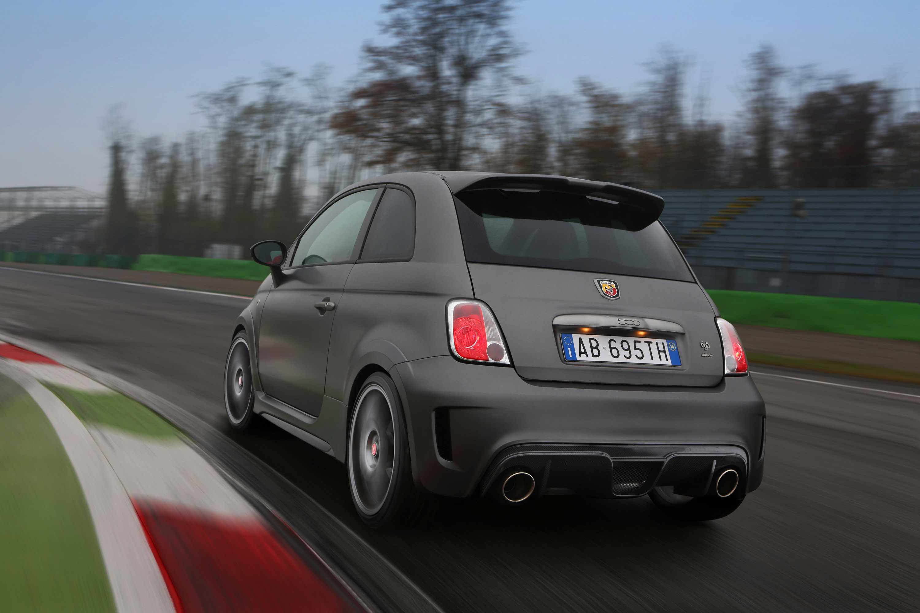 Abarth 695 Biposto photo #44