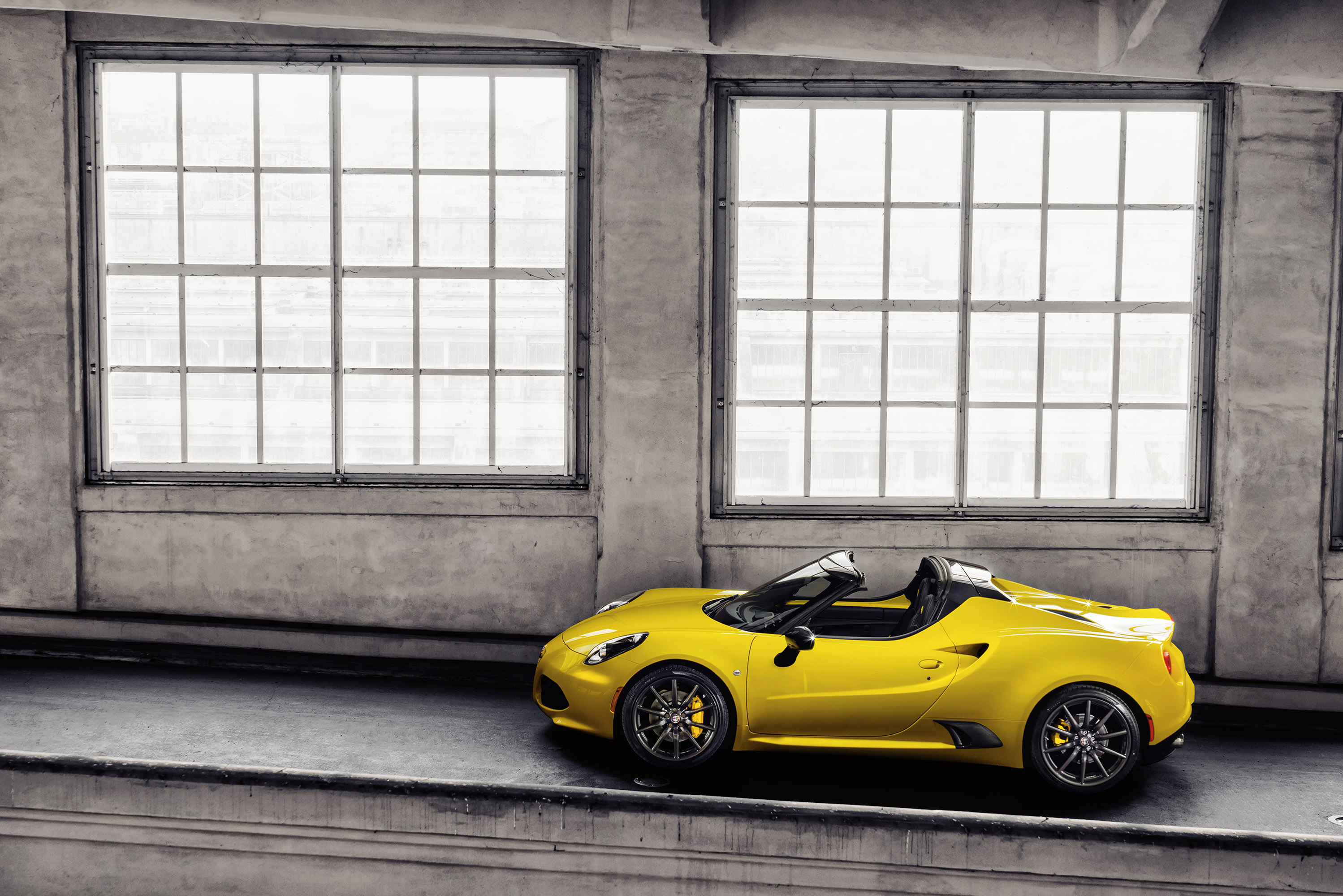 Alfa Romeo 4C Spider photo #23