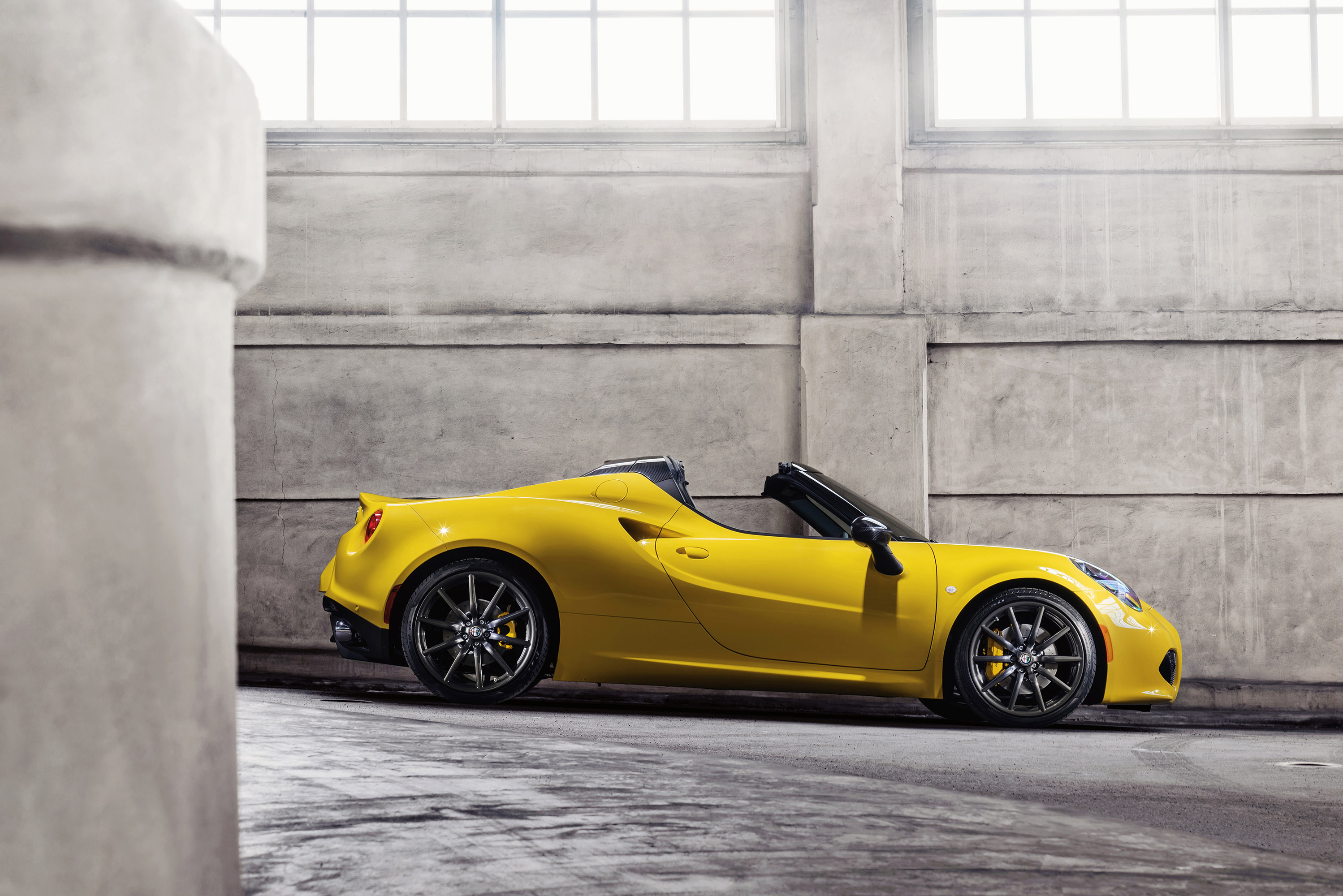 Alfa Romeo 4C Spider photo #24