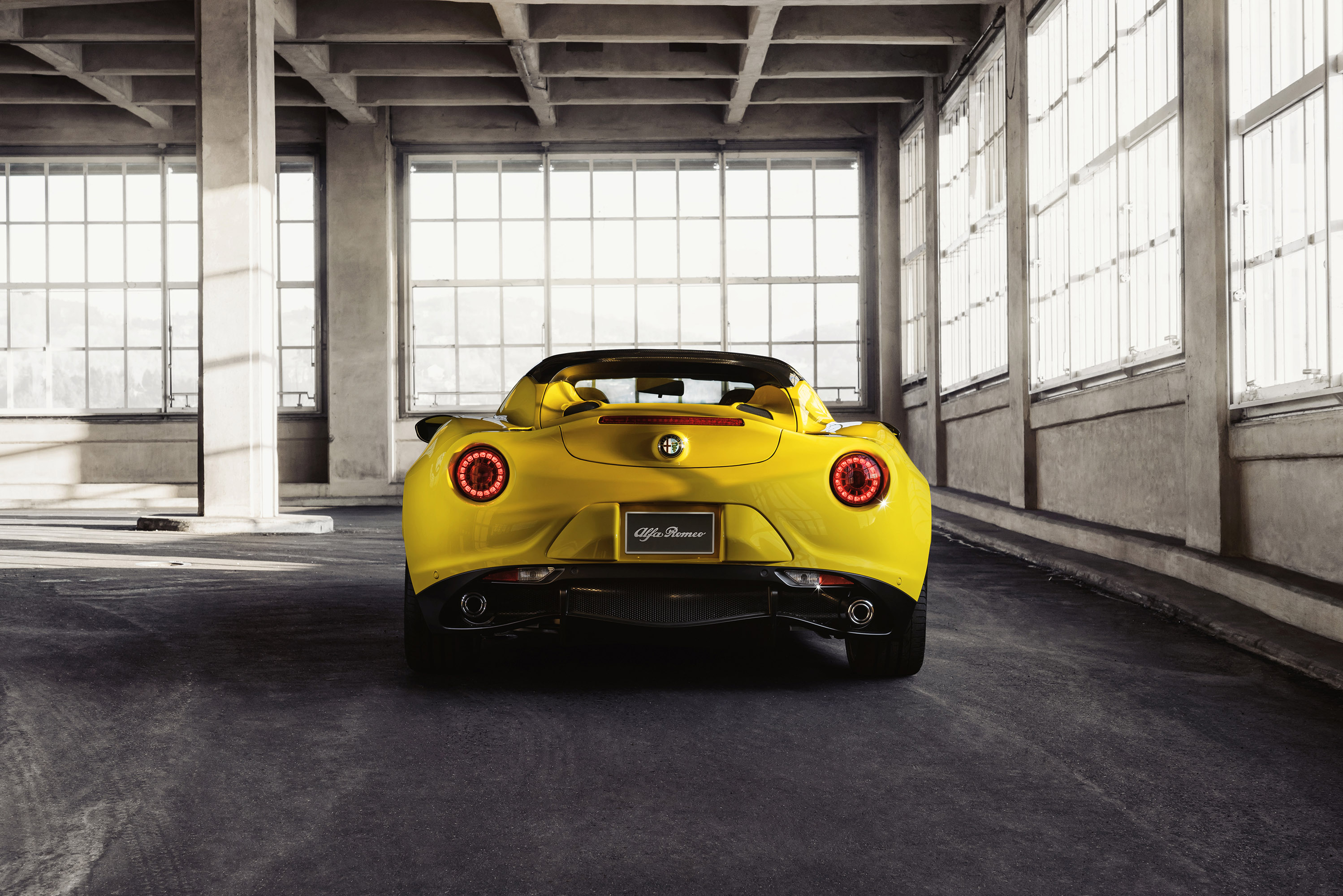 Alfa Romeo 4C Spider photo #28