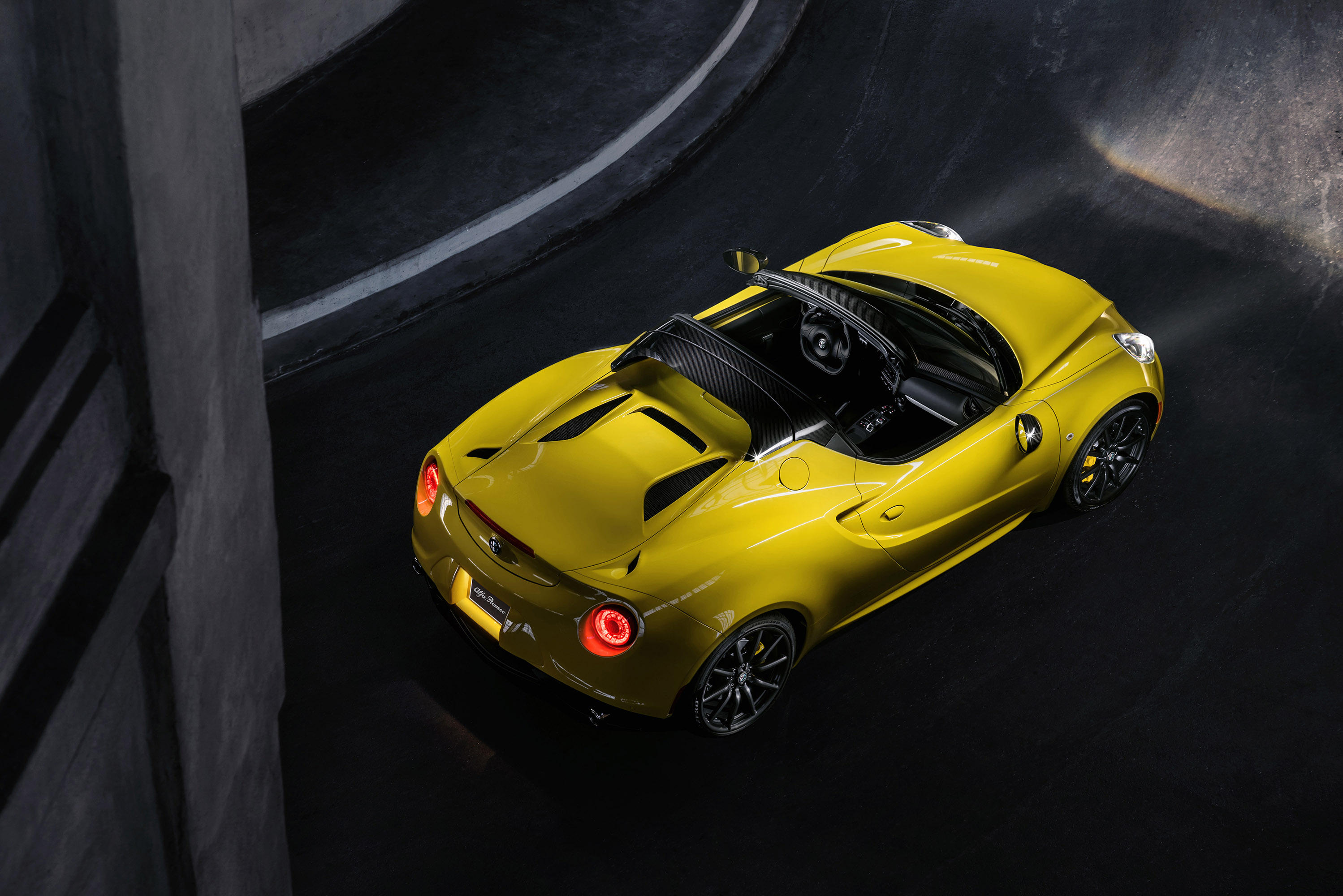 Alfa Romeo 4C Spider photo #29