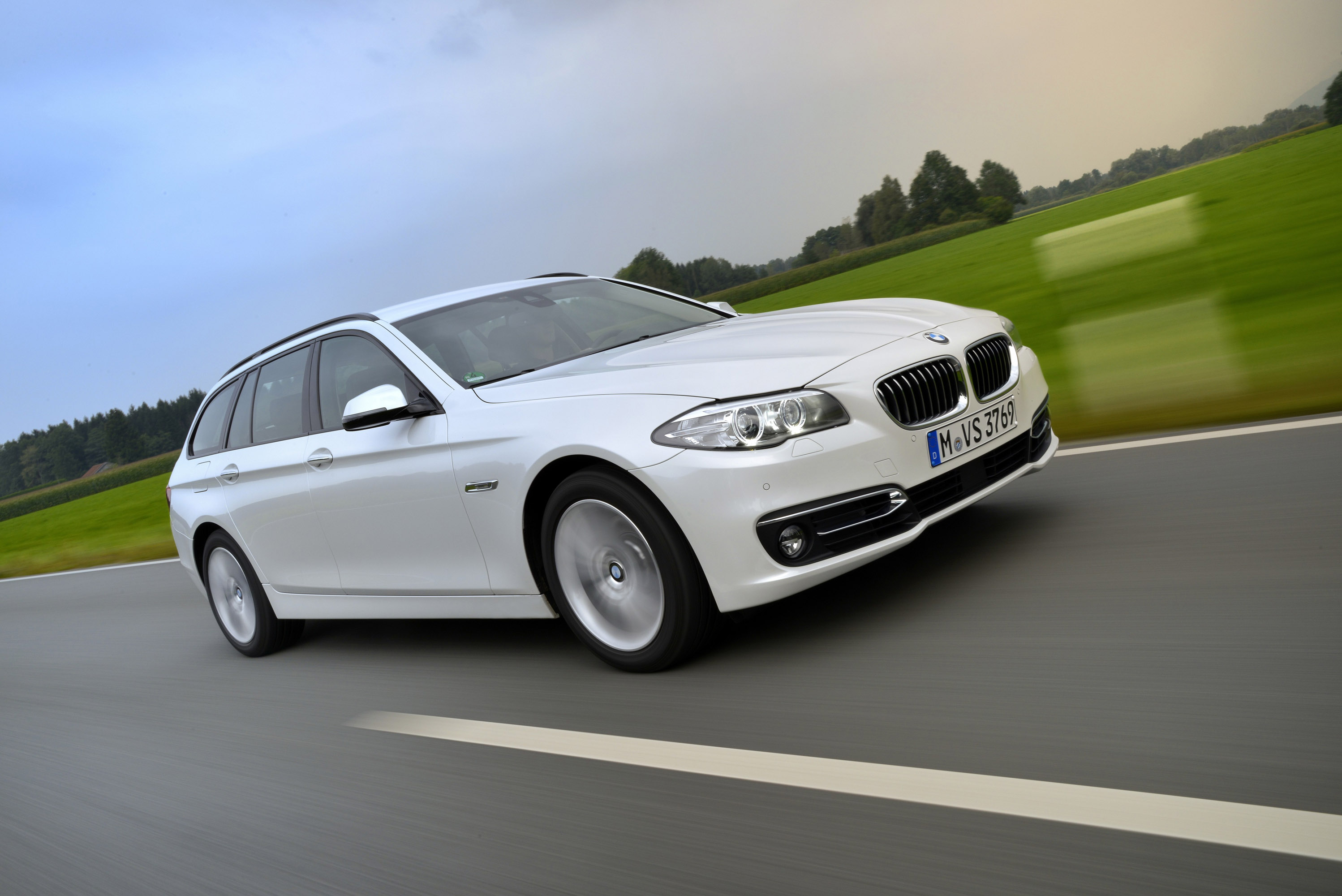 BMW 520d Touring photo #16