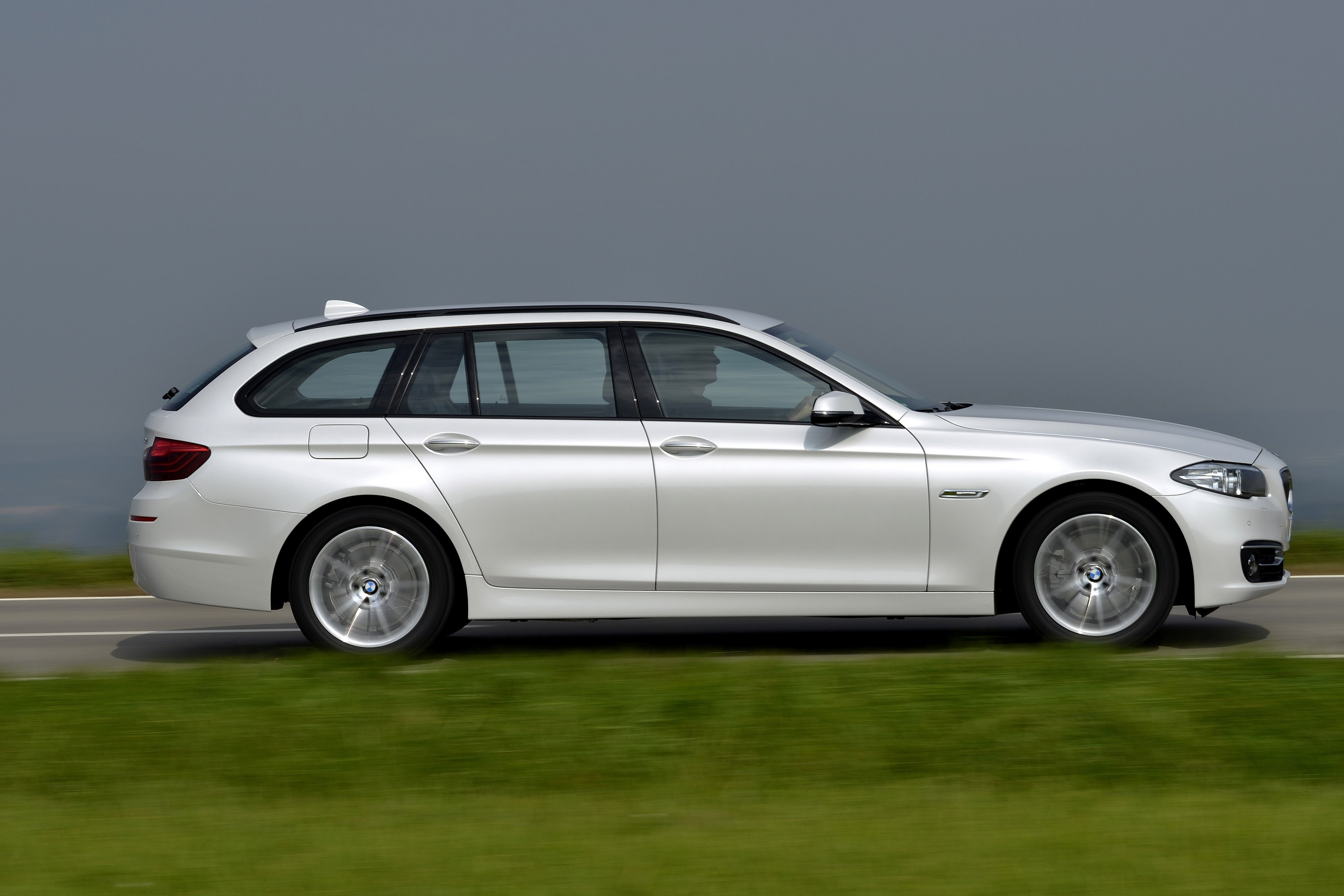 BMW 520d Touring photo #21