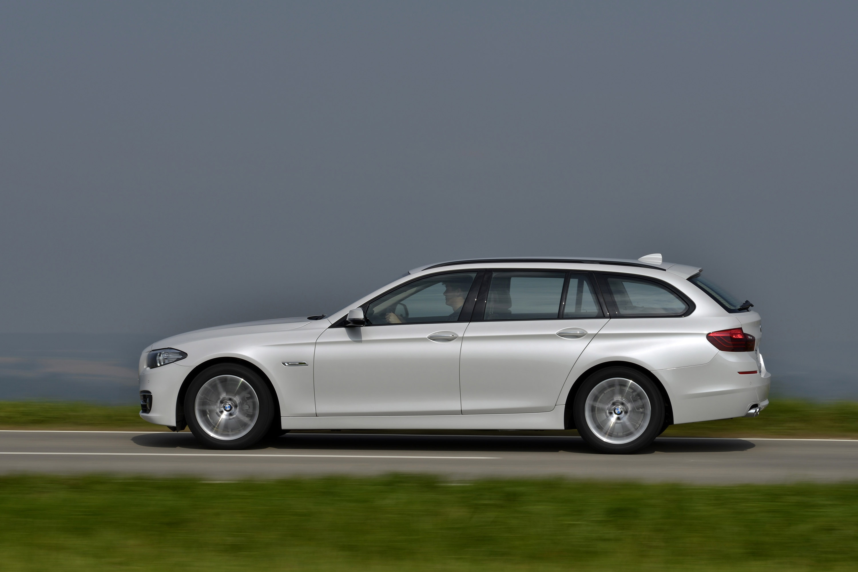 BMW 520d Touring photo #22