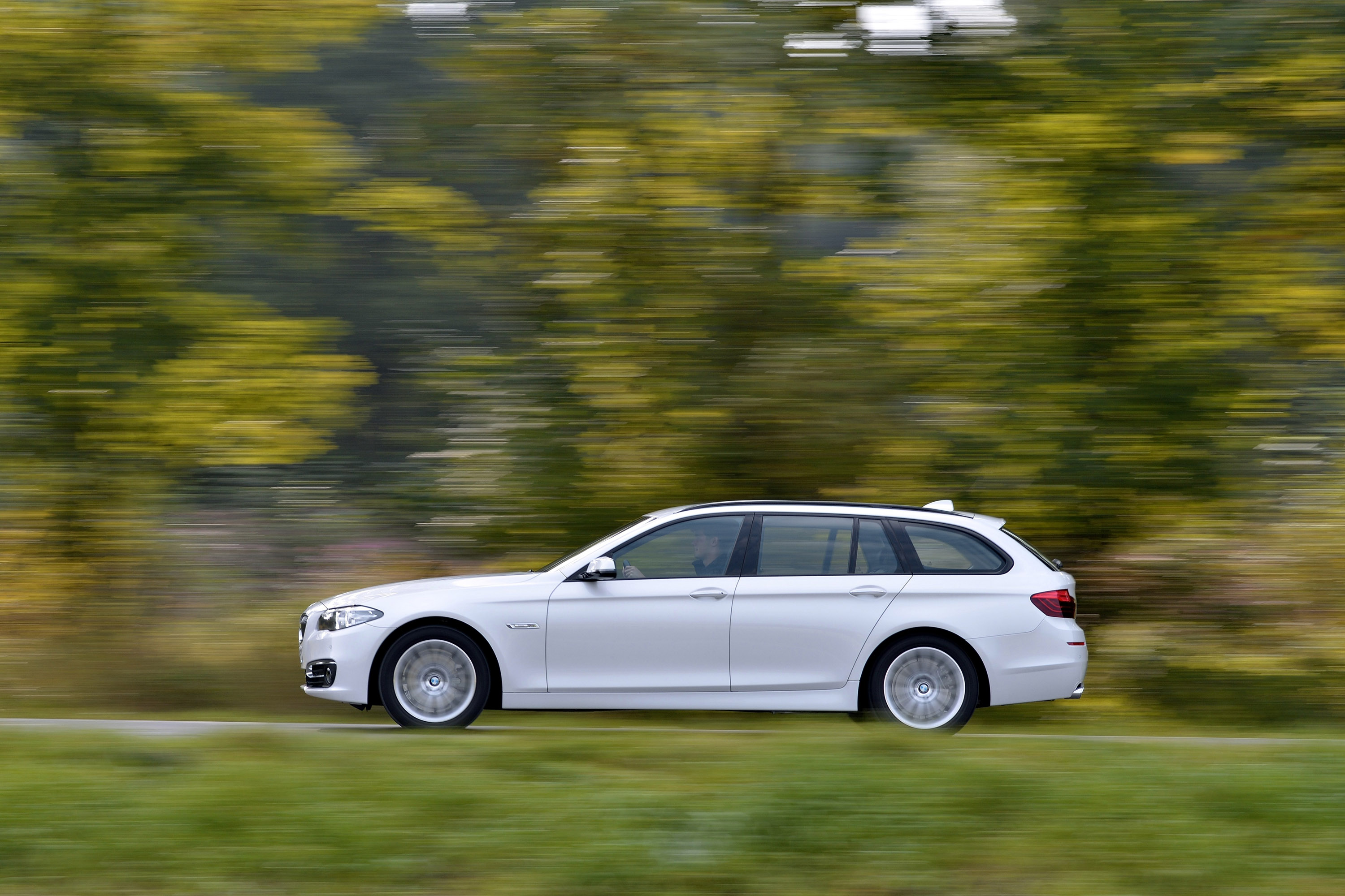 BMW 520d Touring photo #23