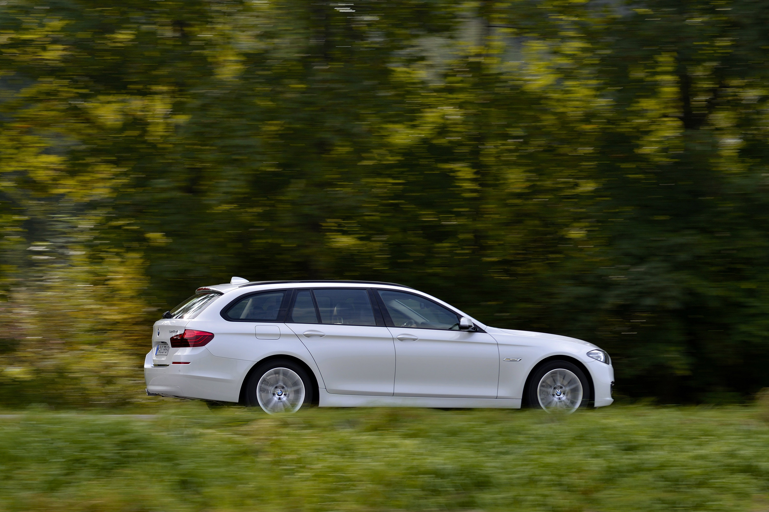 BMW 520d Touring photo #24