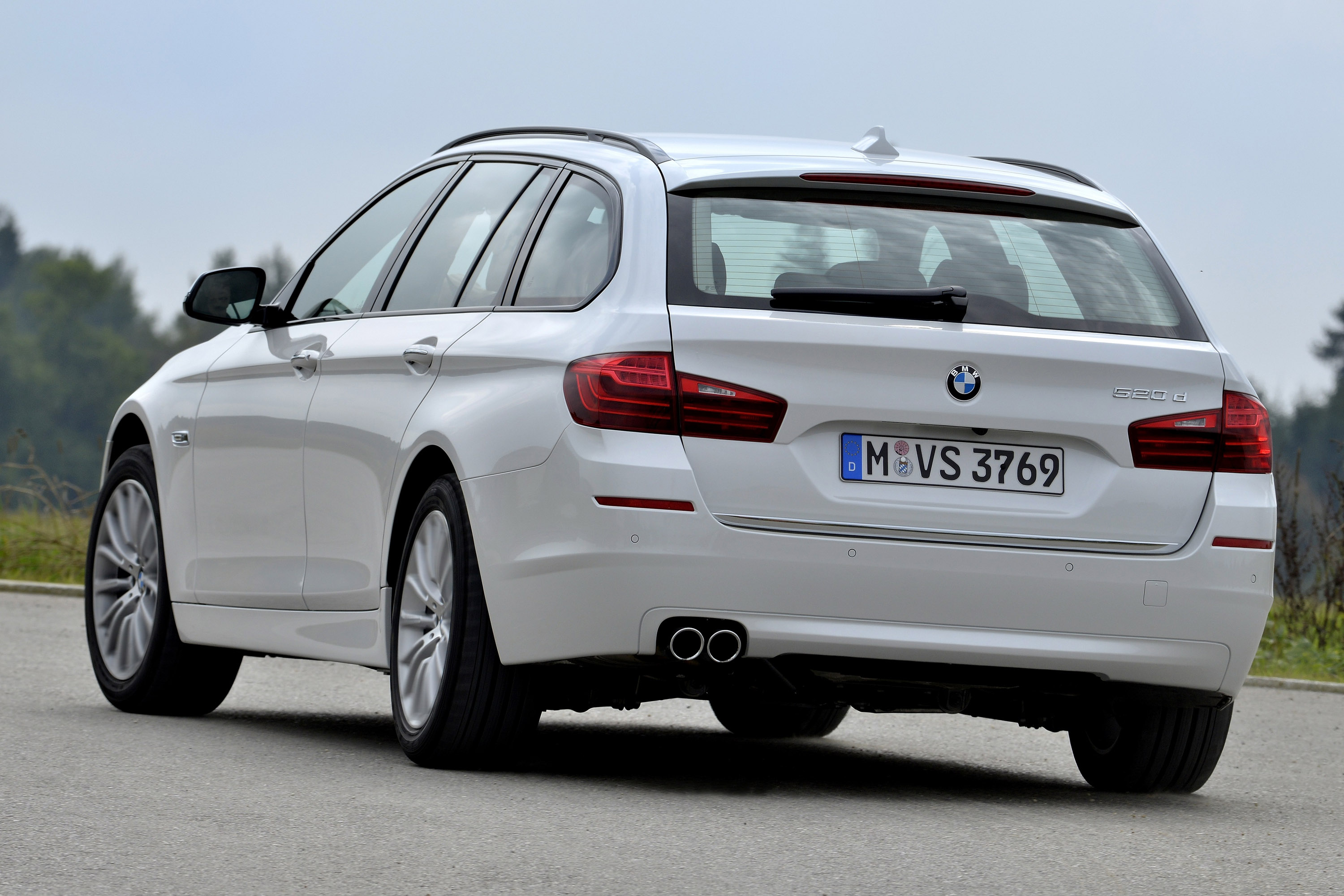 BMW 520d Touring photo #26