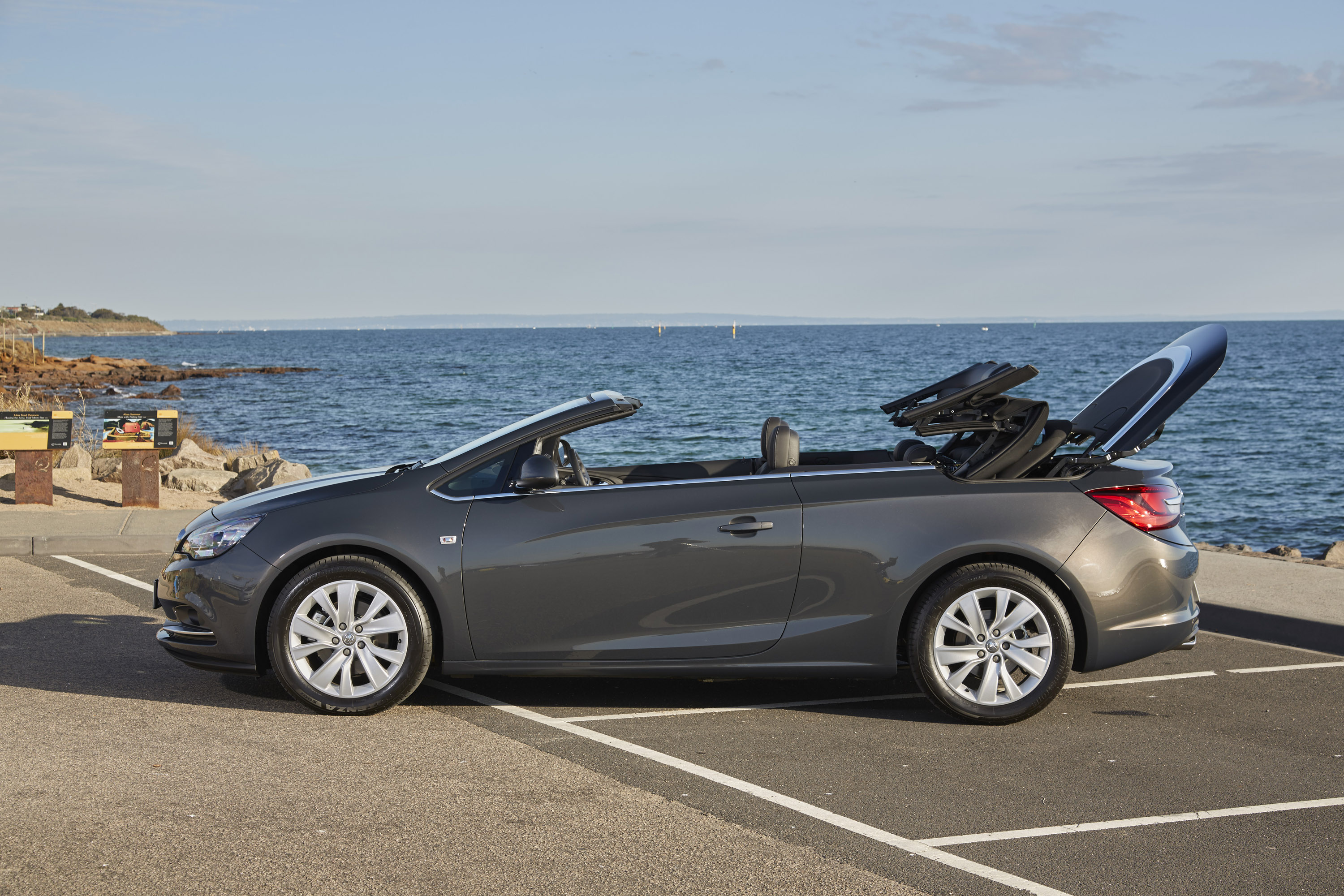 Holden Cascada Convertible photo #16