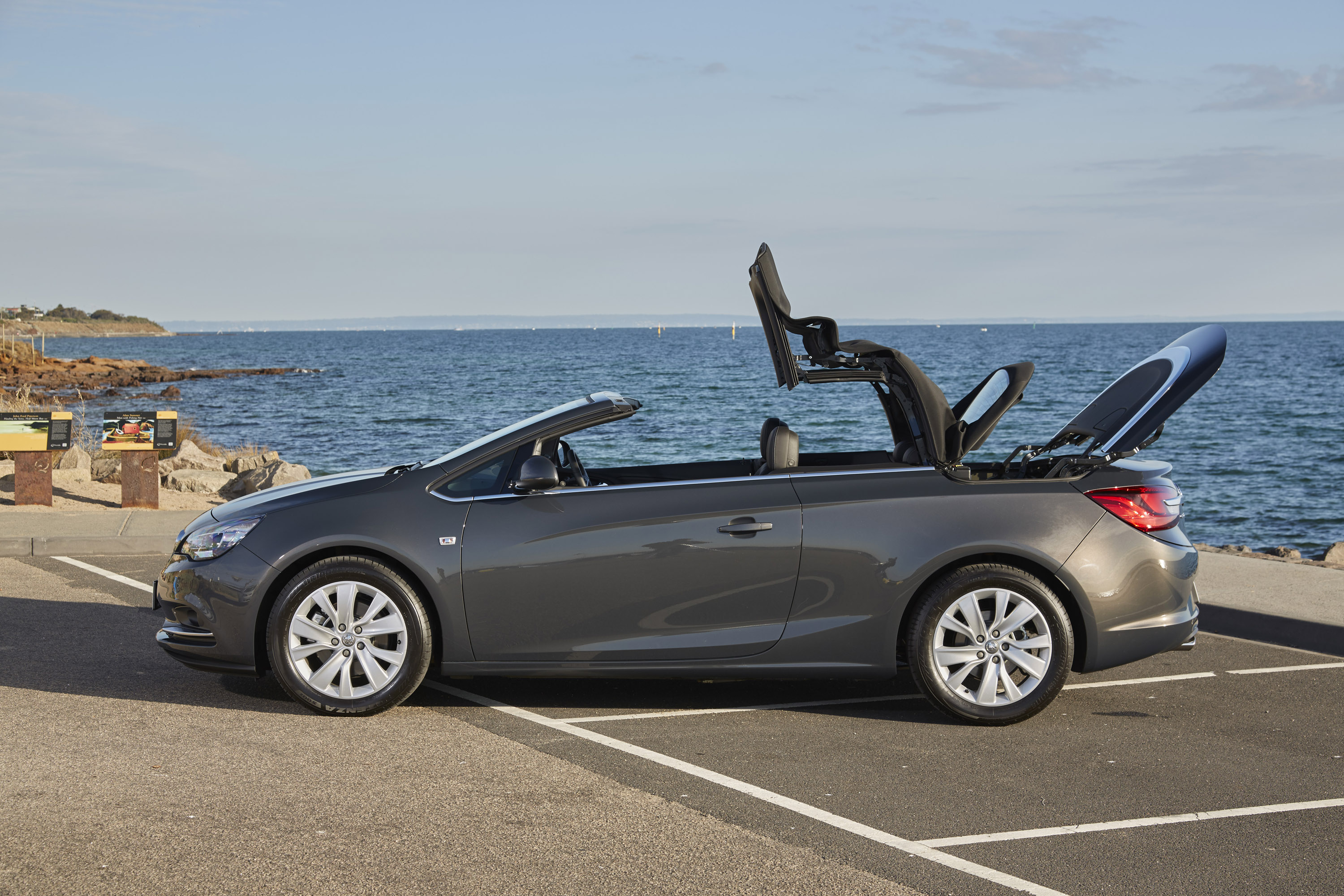 Holden Cascada Convertible photo #18