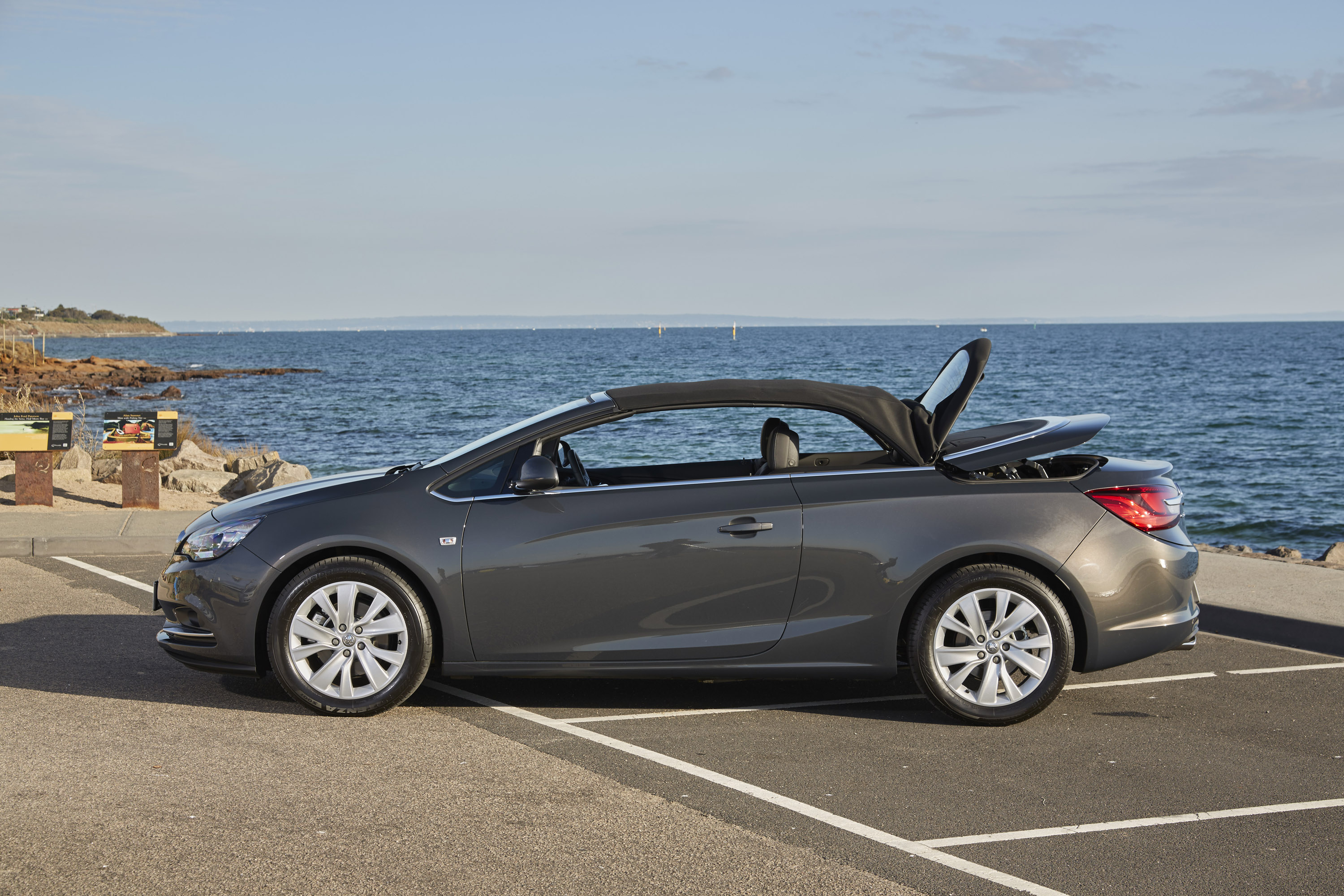 Holden Cascada Convertible photo #20