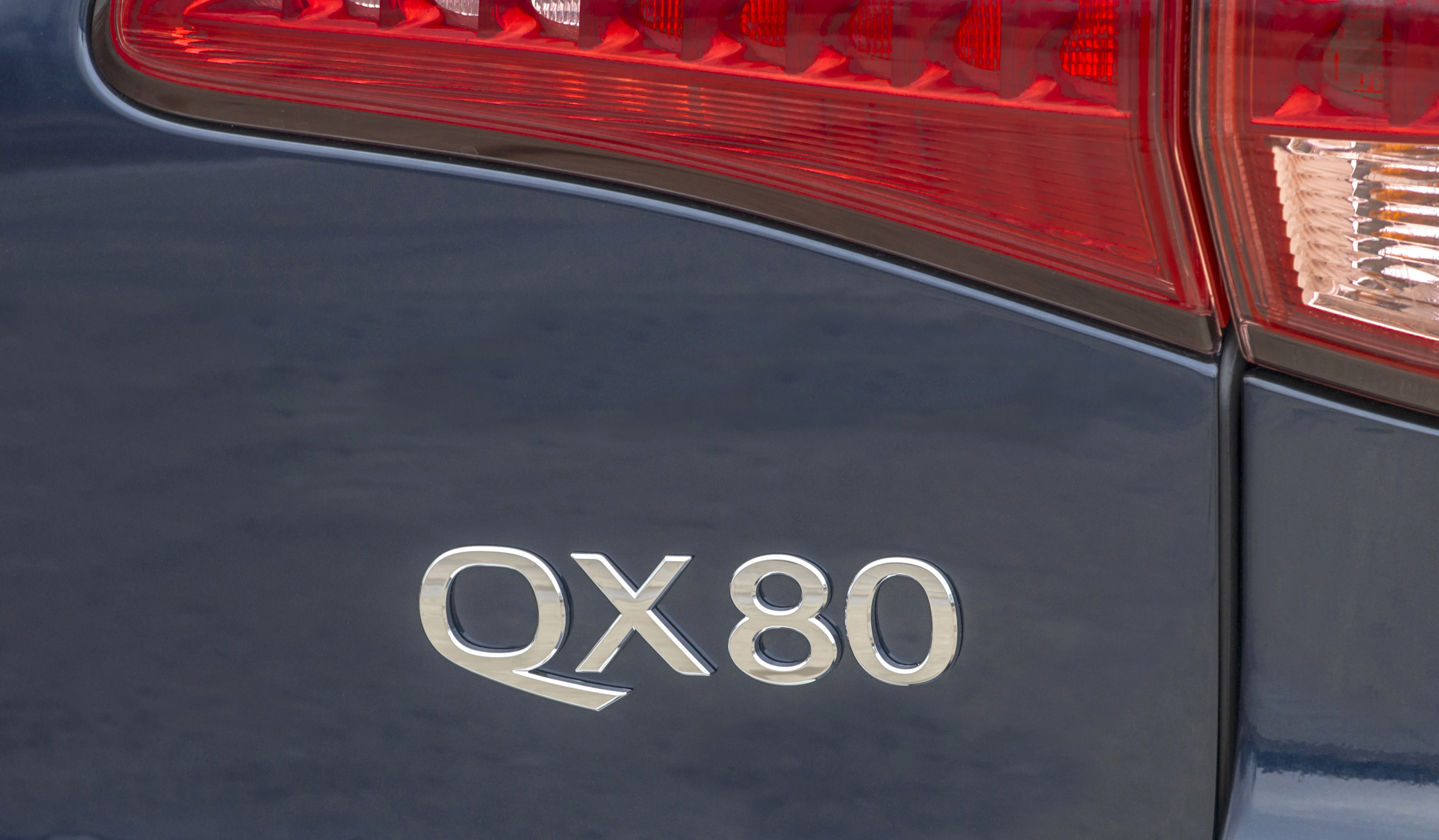 Infiniti QX80 photo #16