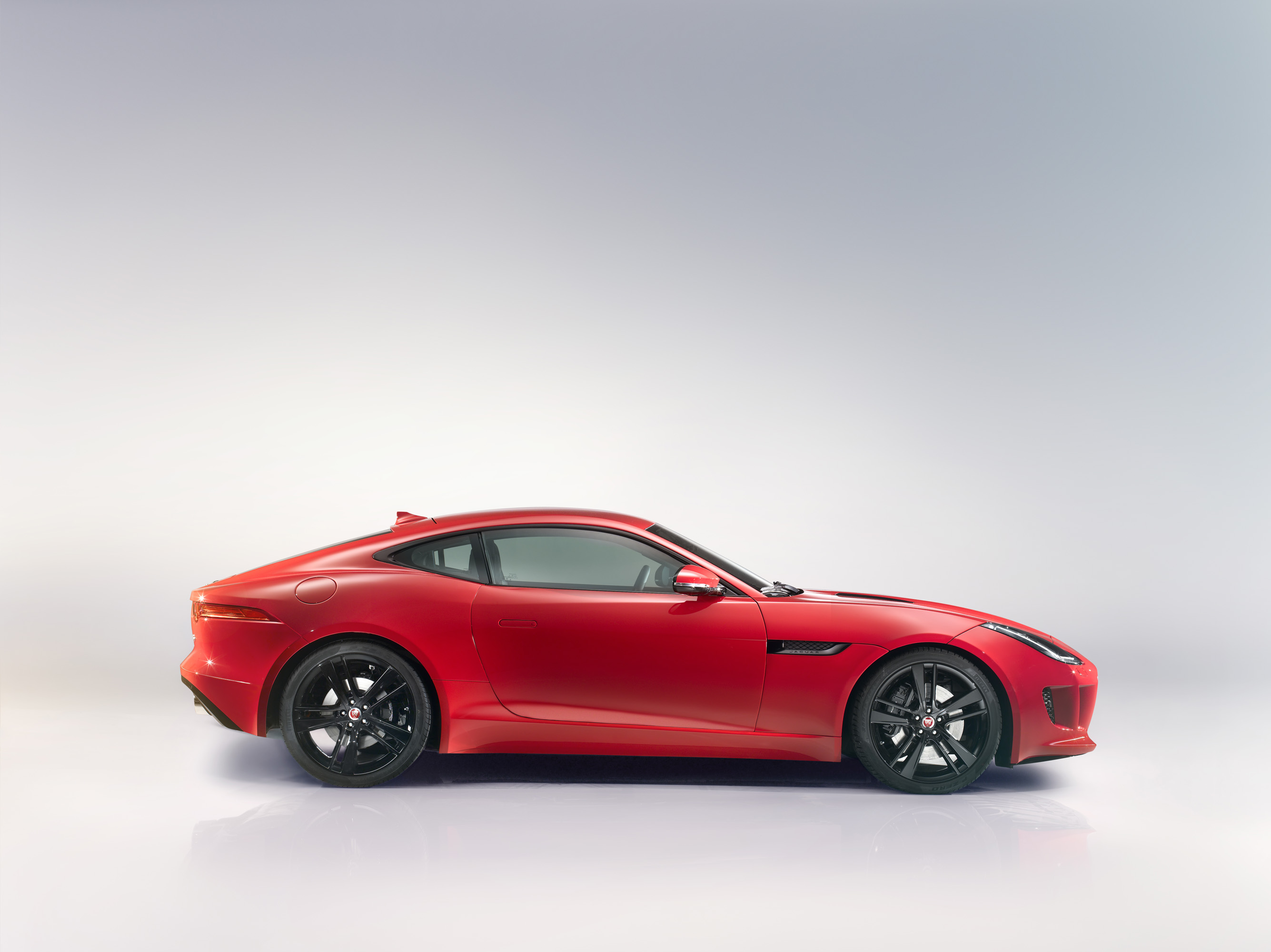 Jaguar F-Type R Coupe photo #21