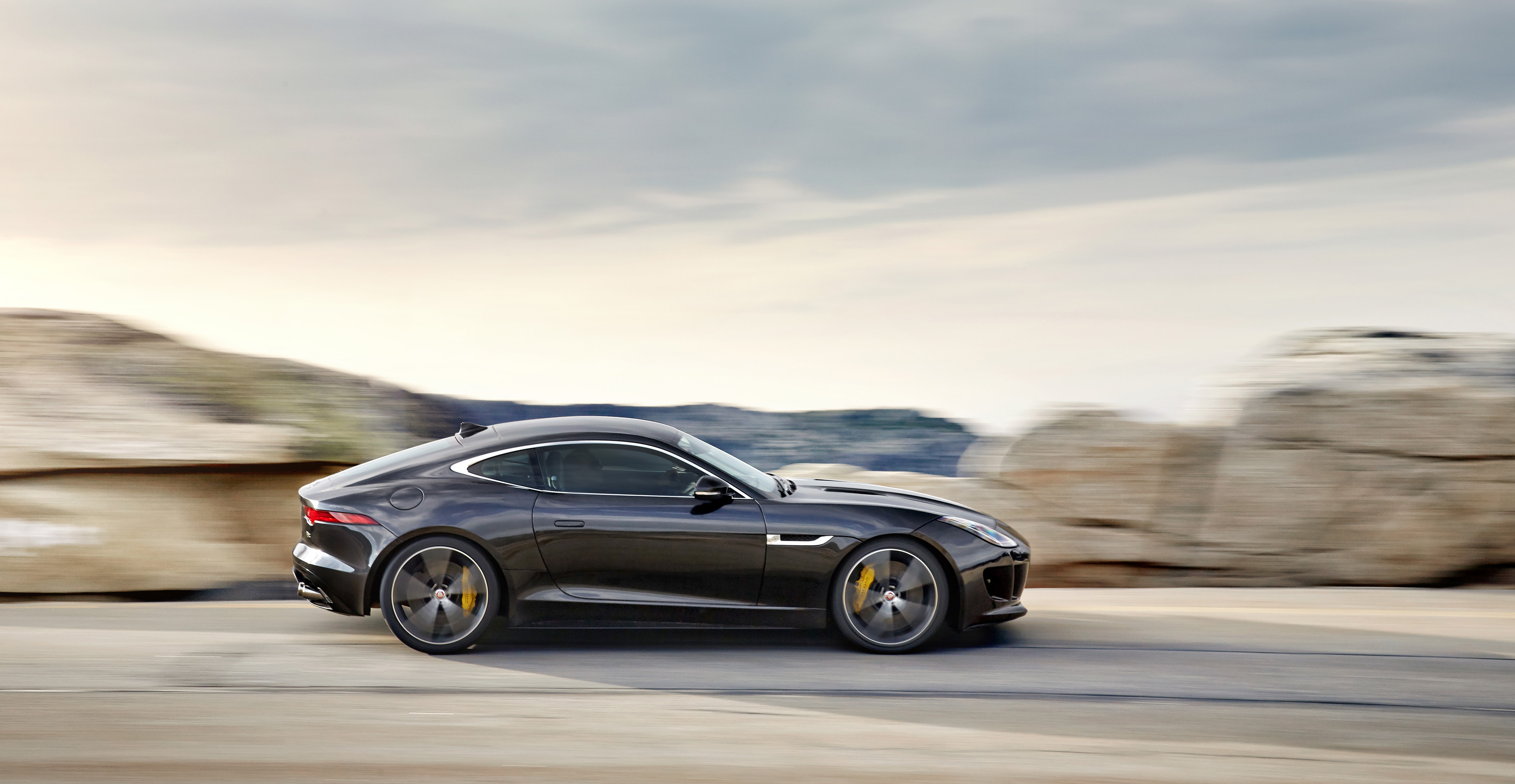 Jaguar F-Type R Coupe photo #22