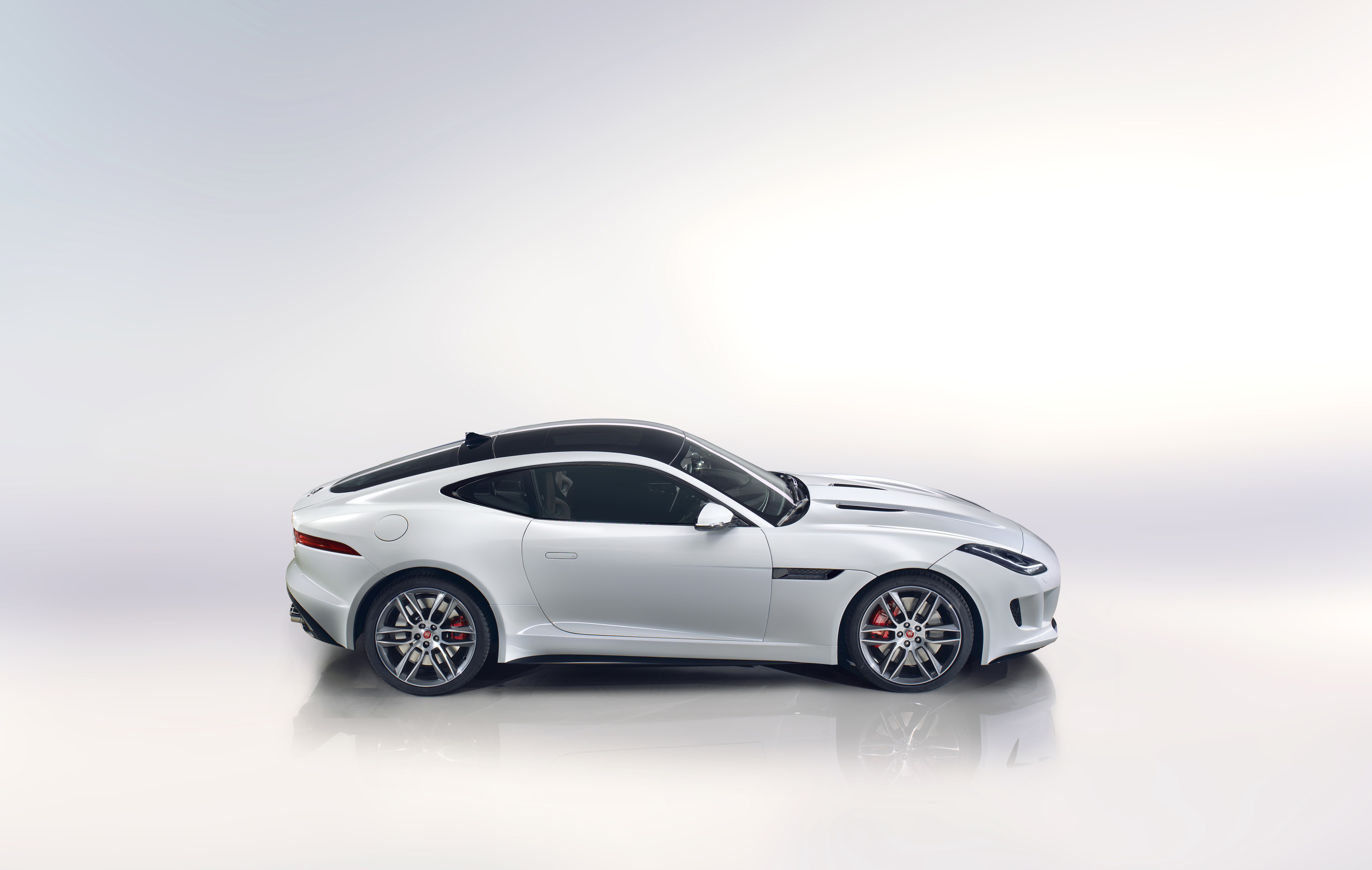 Jaguar F-Type R Coupe photo #23