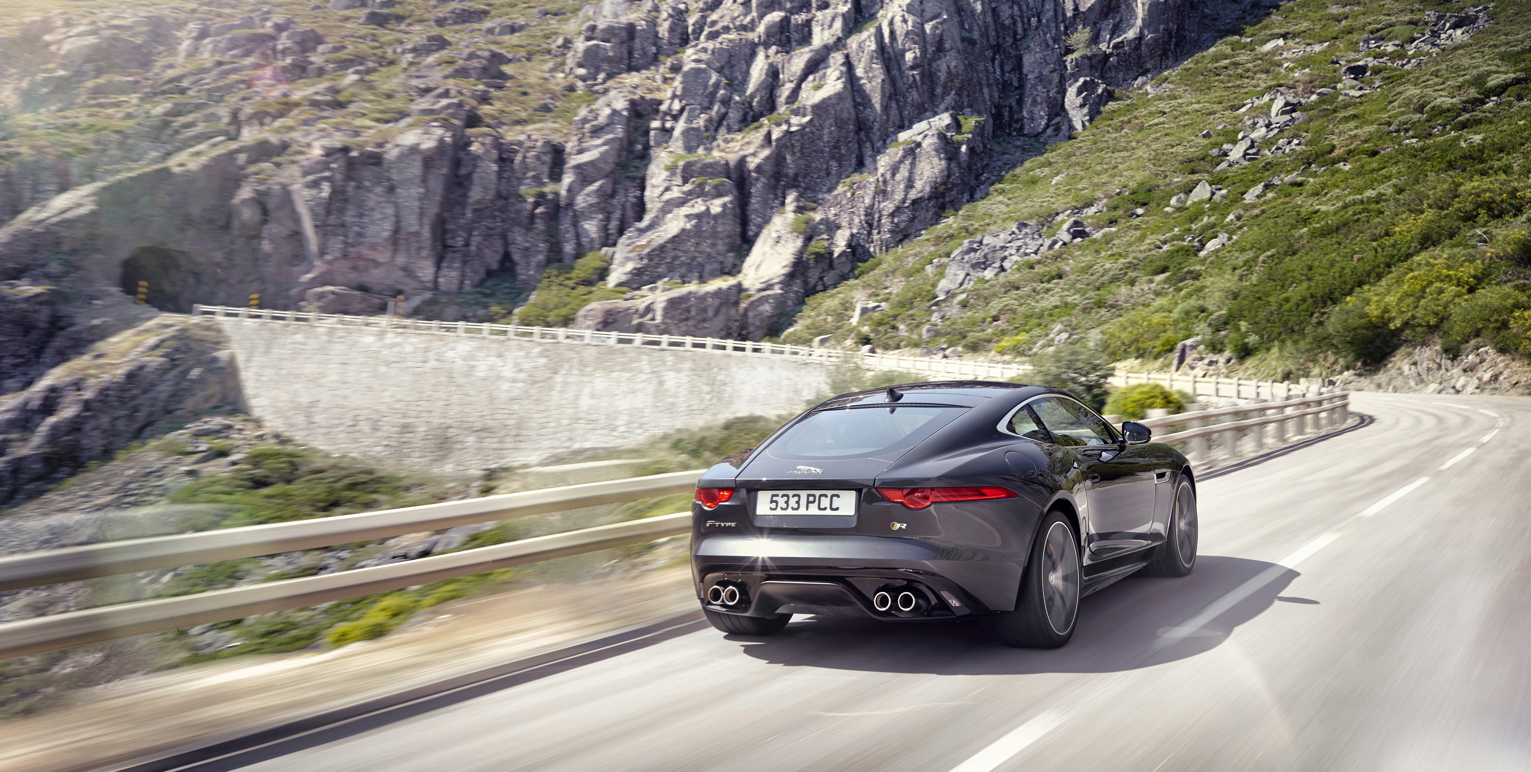 Jaguar F-Type R Coupe photo #41