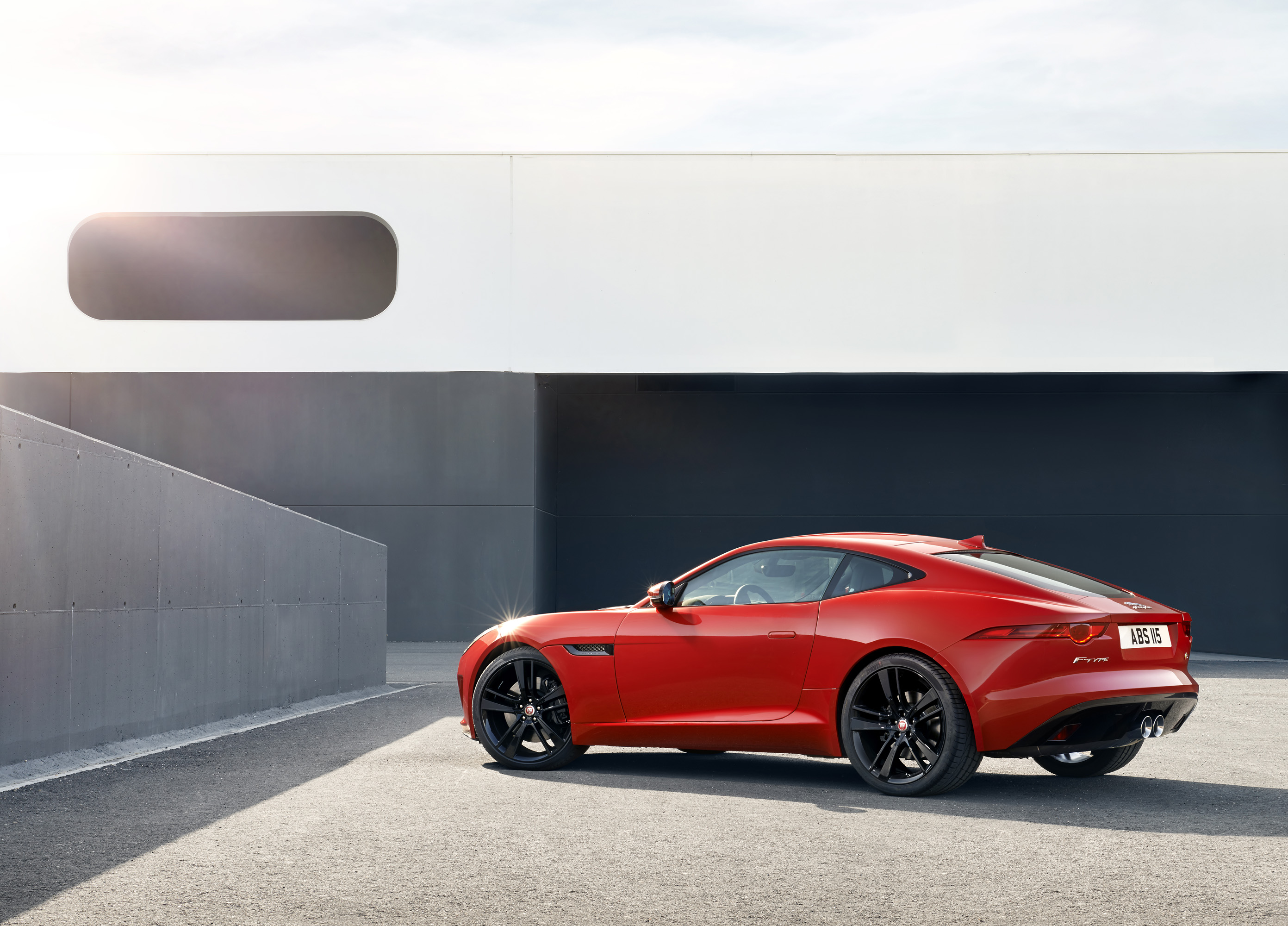 Jaguar F-Type R Coupe photo #43