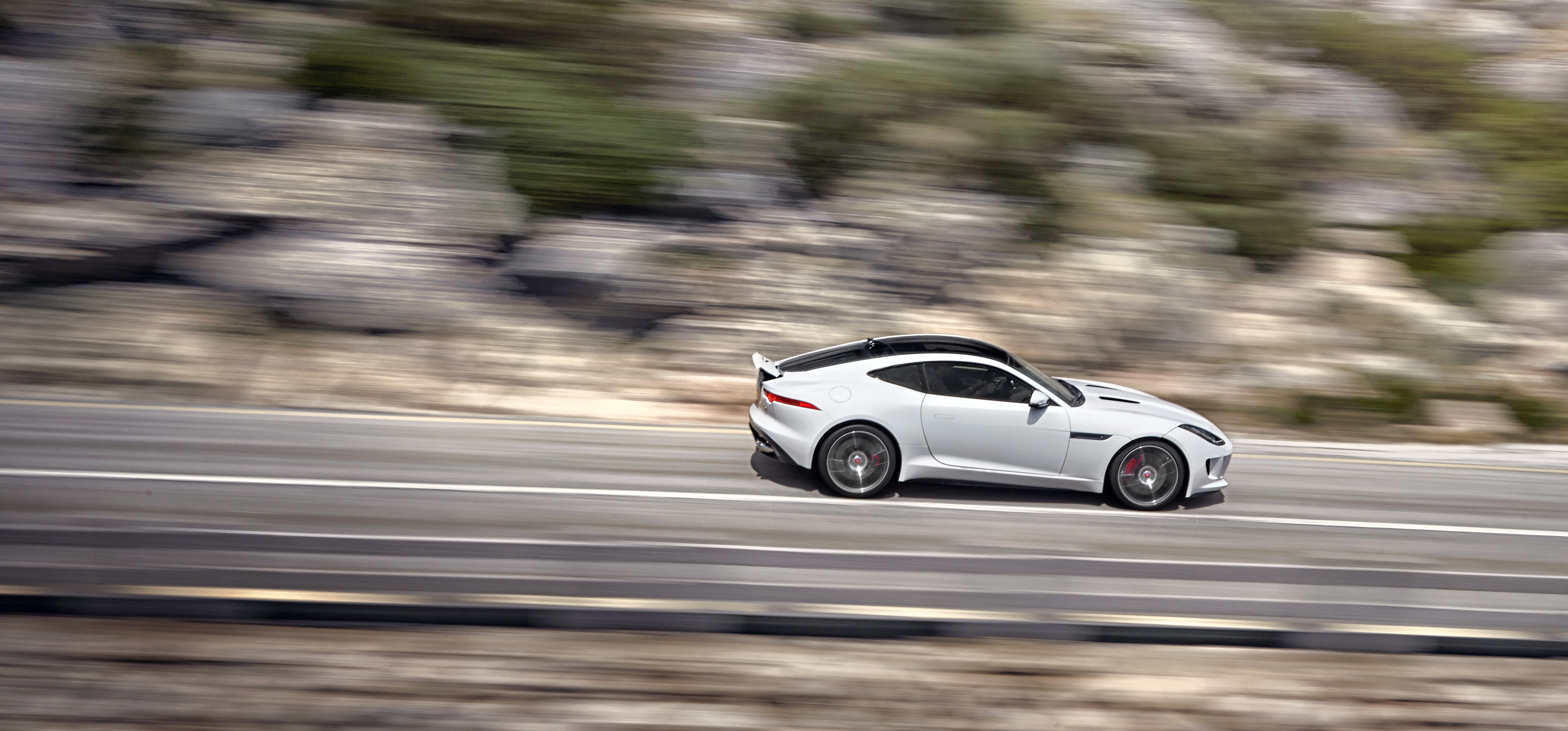 Jaguar F-Type R Coupe photo #49