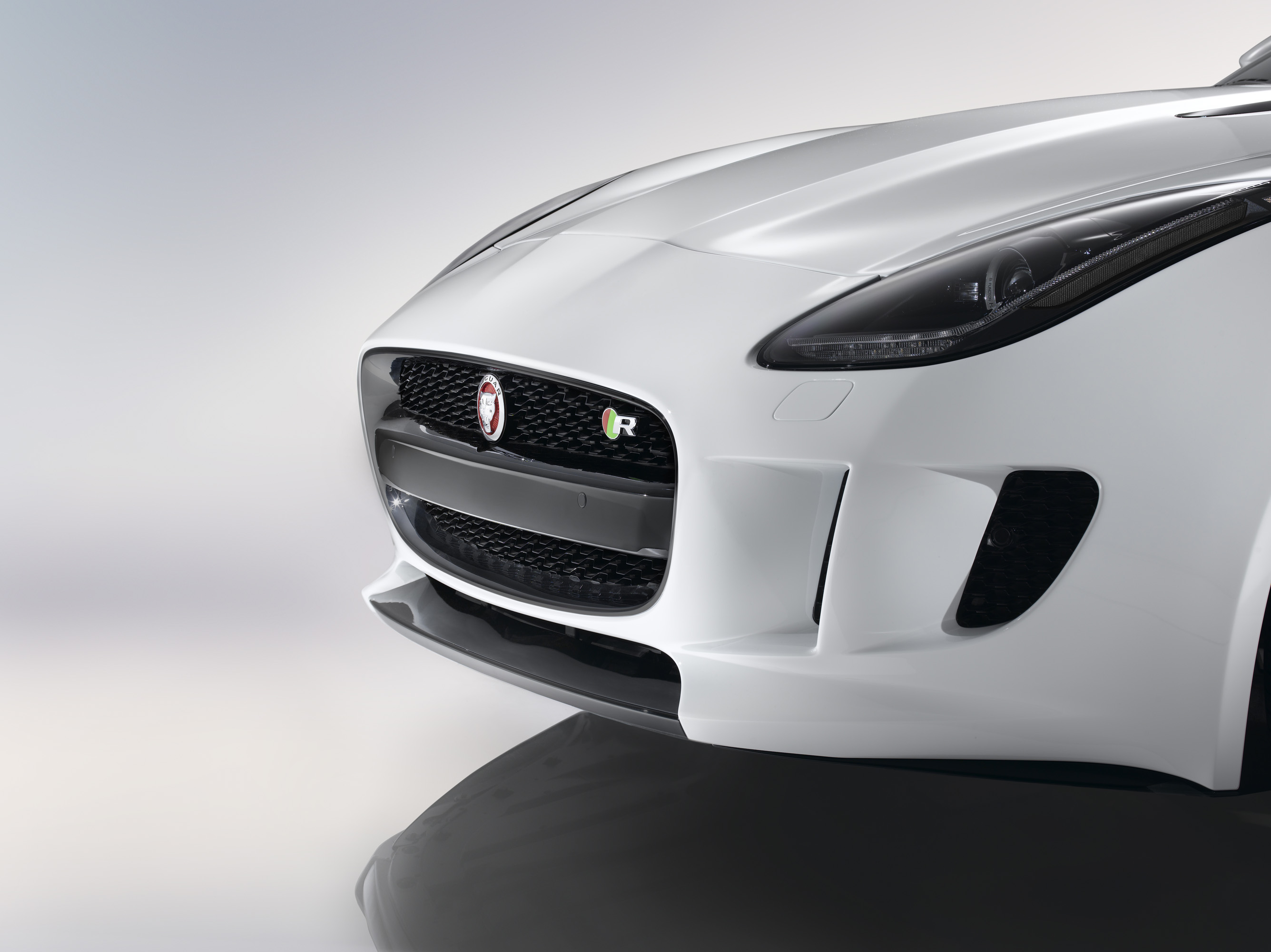 Jaguar F-Type R Coupe photo #64