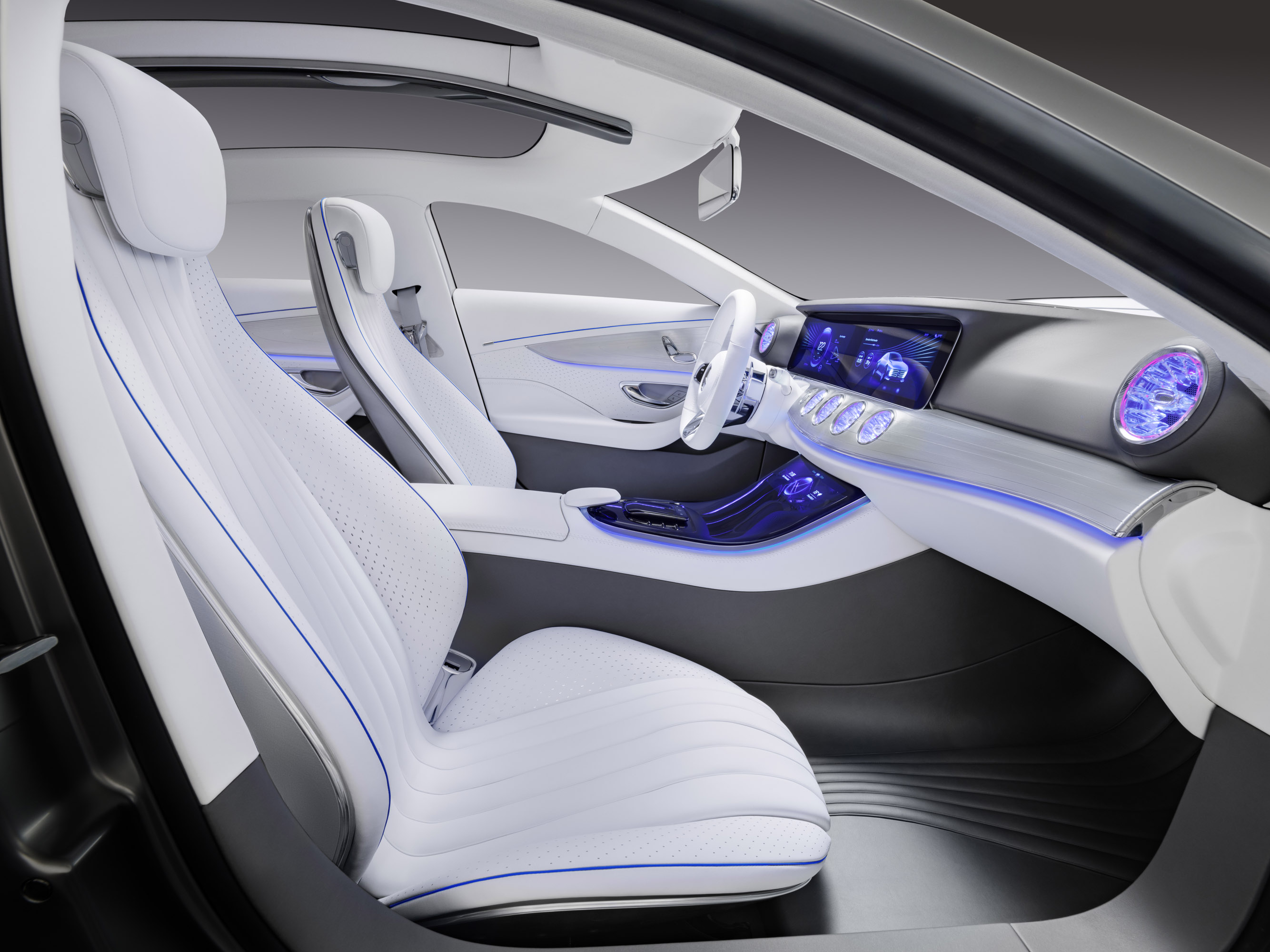 Mercedes-Benz IAA Concept photo #16